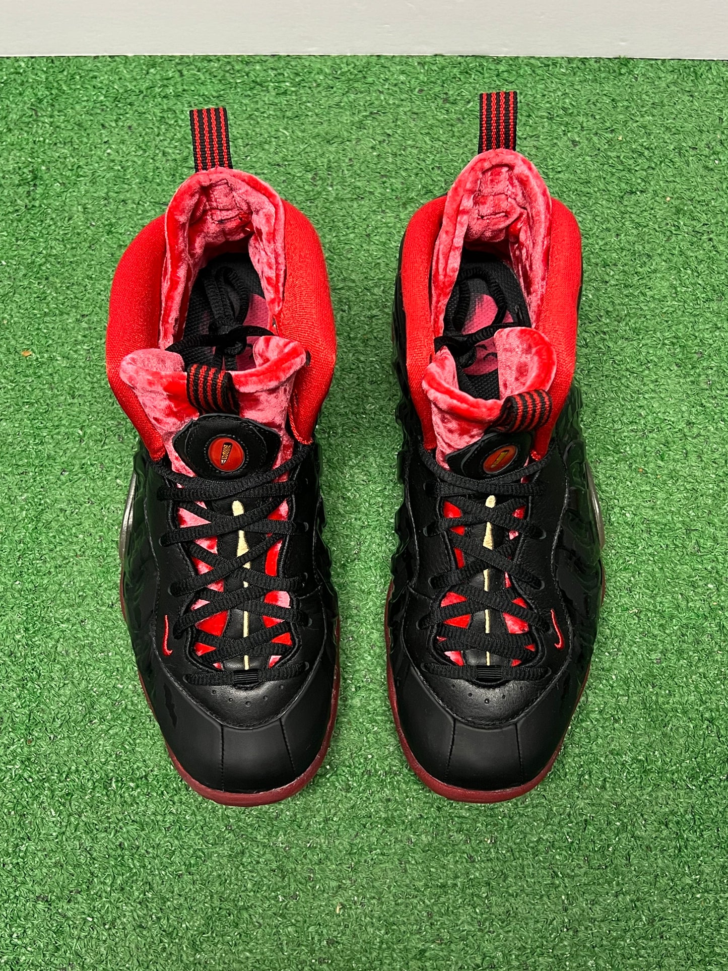 Gradeschool Nike Foamposite Dracula Size 7y