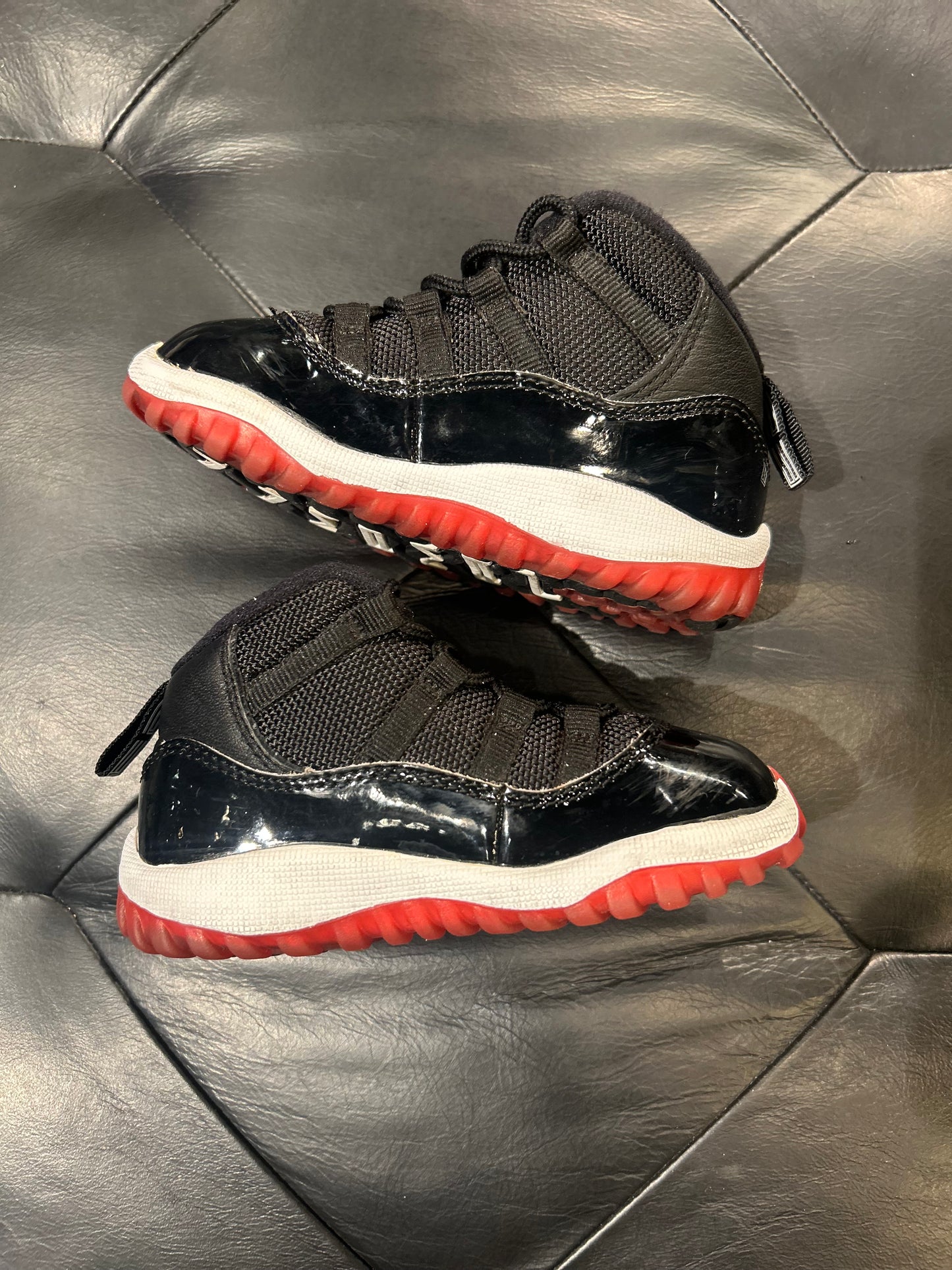 Air Jordan 11 Bred size 7c Kids Shoes