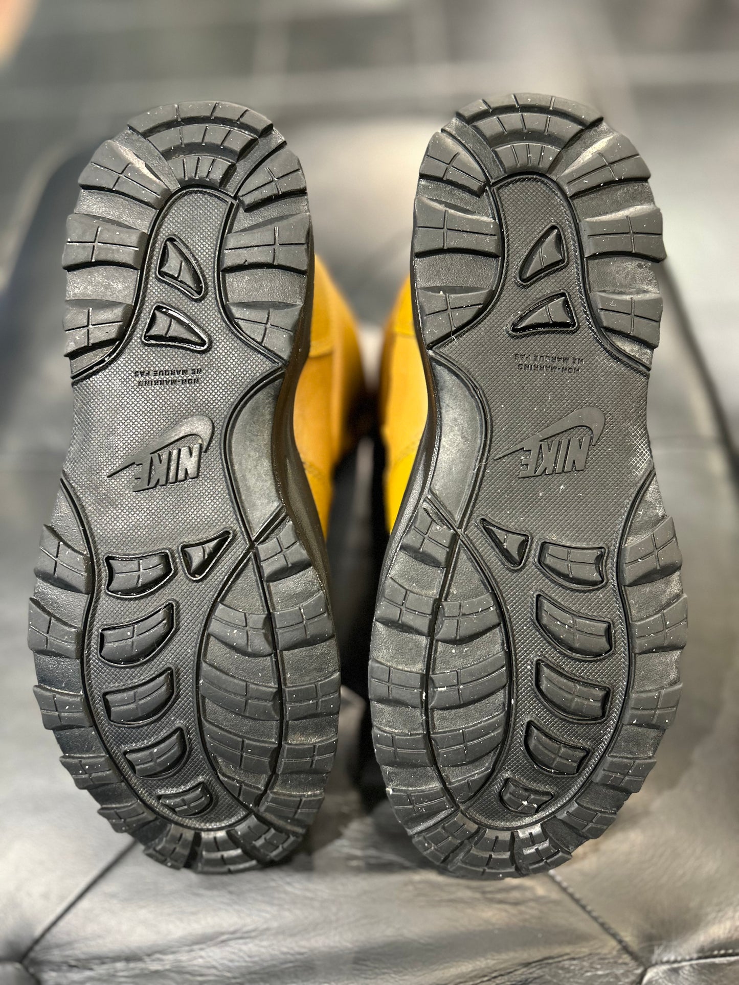 Nike Manoa Boots Size 7y