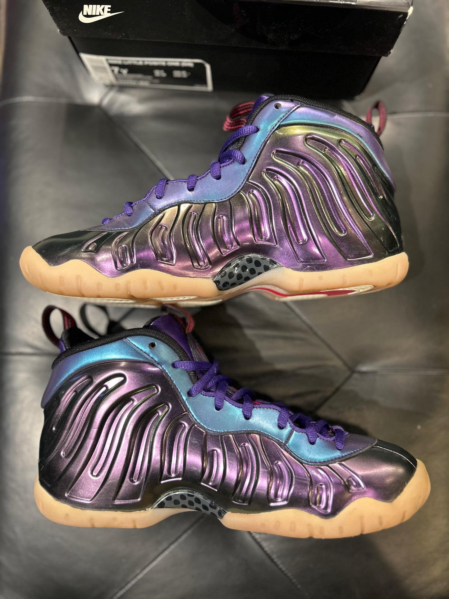 Nike Air Foamposite One Iridescent Purple size 7y