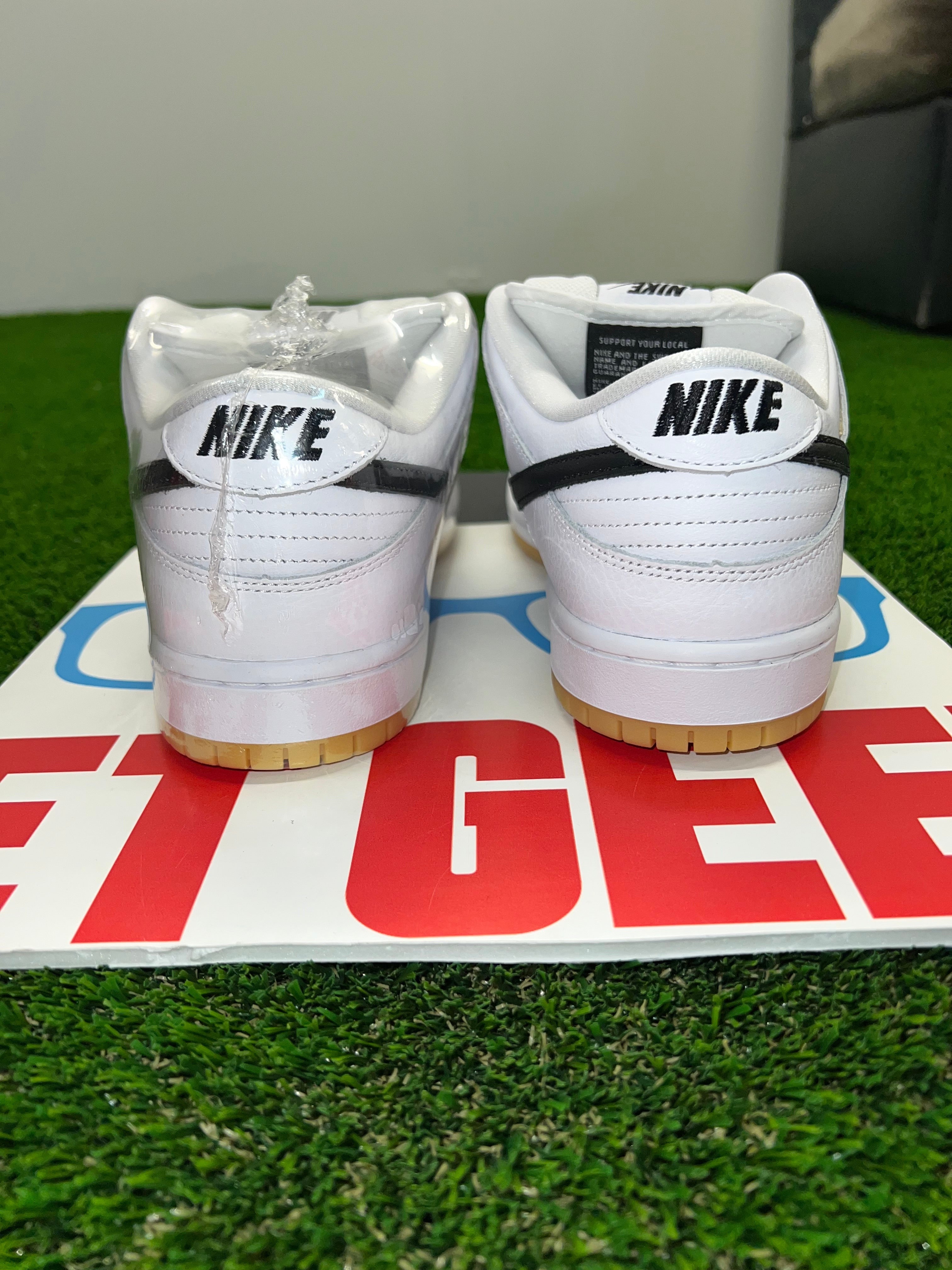 Men’s Nike SB Dunk Low White Brand New