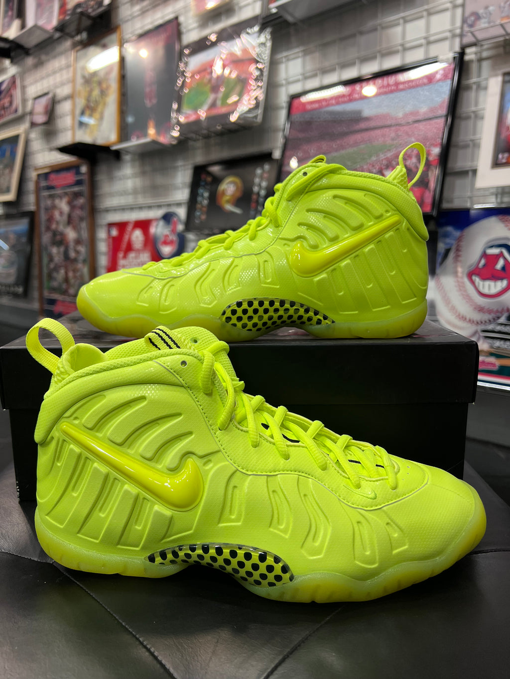 Gradeschool Nike Air Foamposite Pro Volt Size 7y