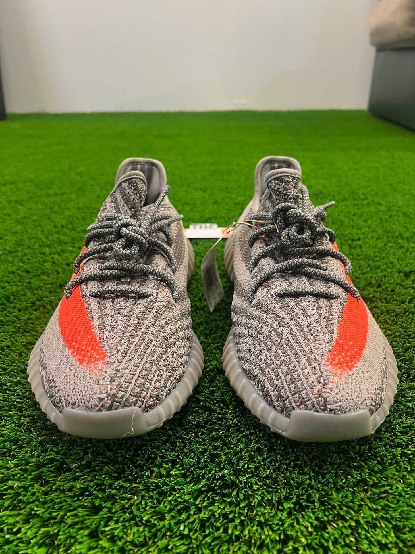 Men’s Yeezy 350v2 Beluga Reflective Size 9.5 Shoes Brand New