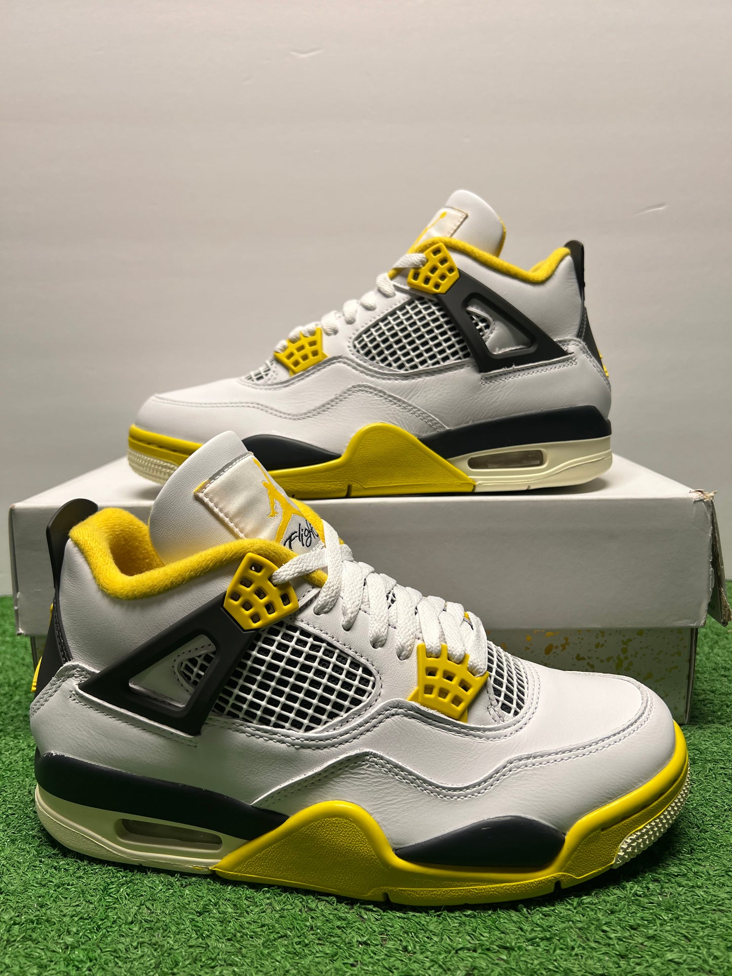 Women’s Air Jordan 4 Vivid Sulfur Size 8.5