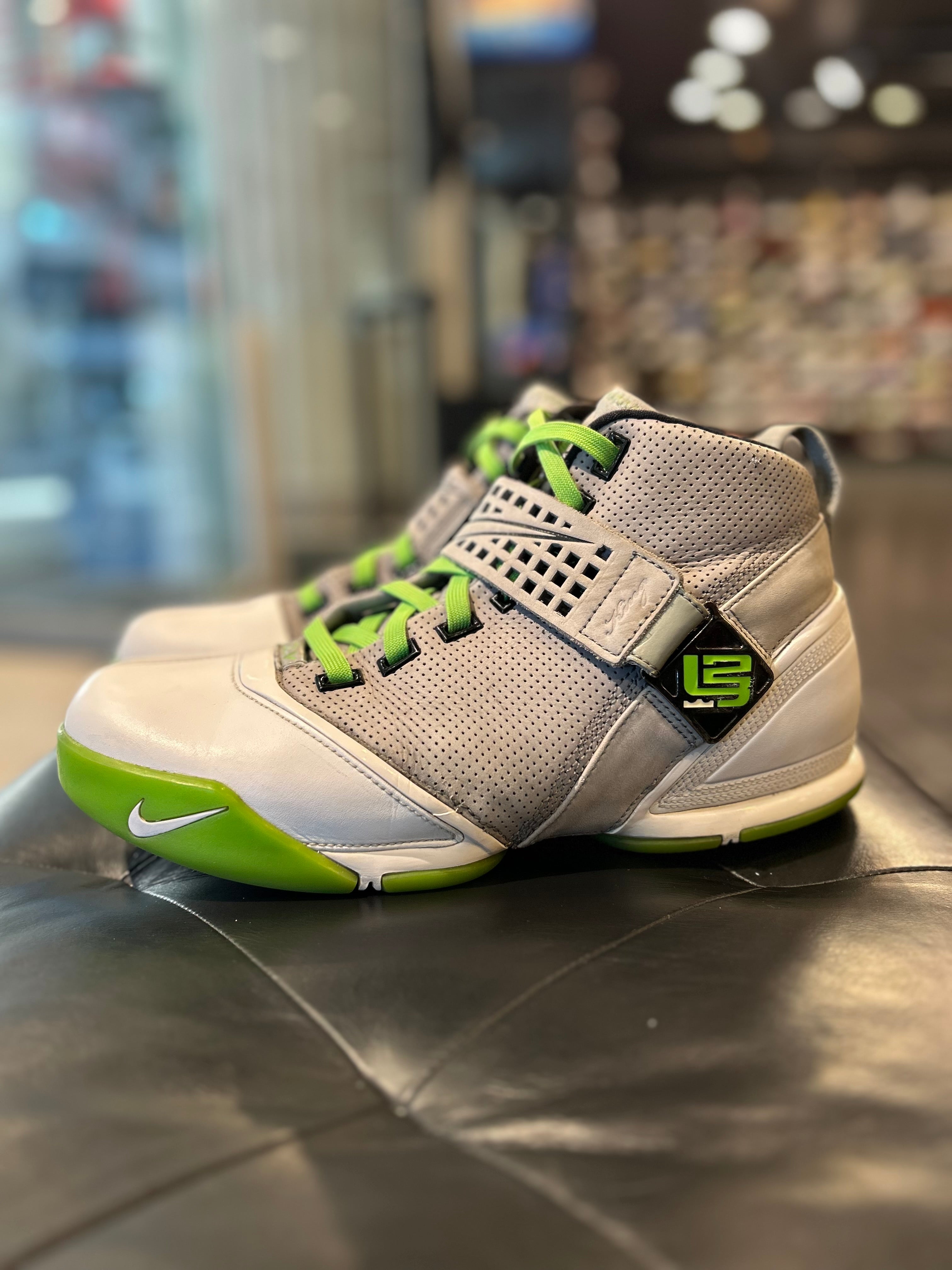 Nike Zoom Lebron James 5 Dunkman Size 10.5 Men's Basketball    Shoes