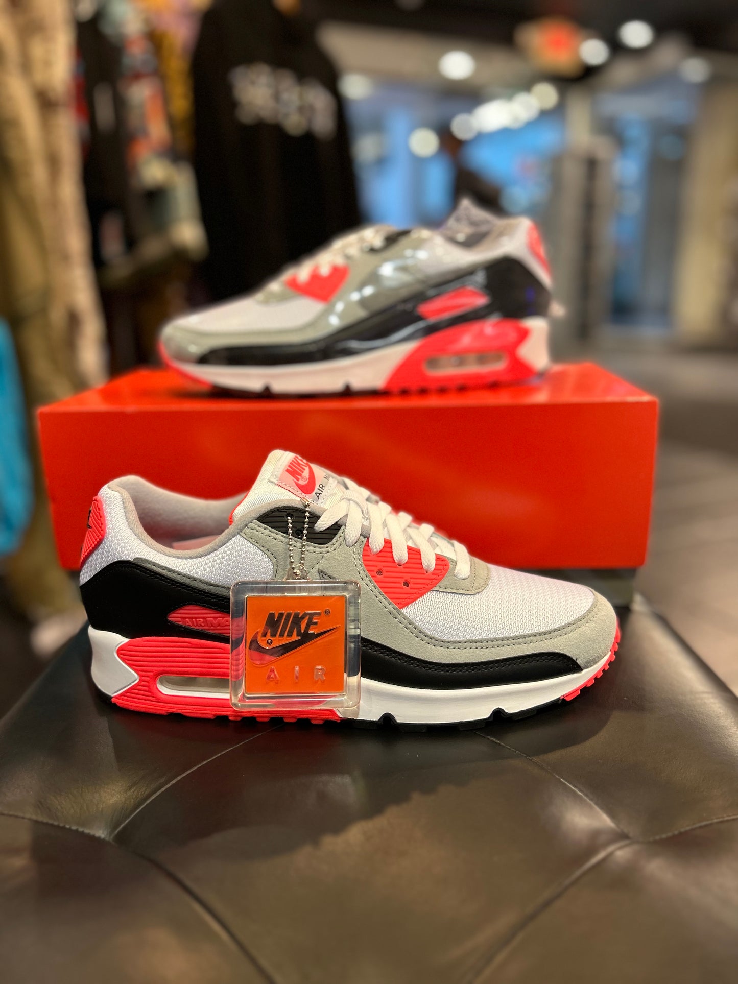 Men’s Nike air max 90 infrared Og size 10.5 men shoes