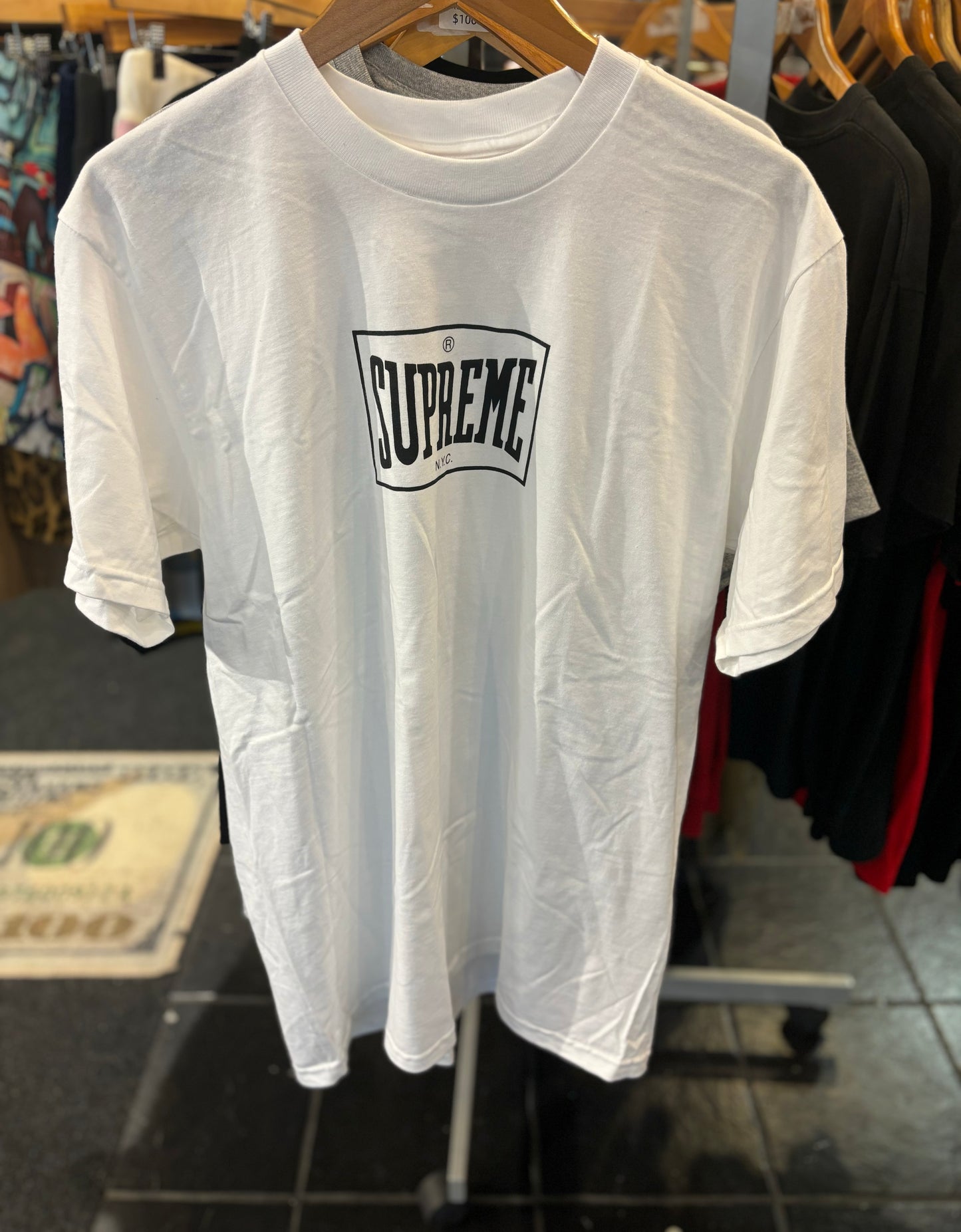 Men’s Supreme White Everlast M/L