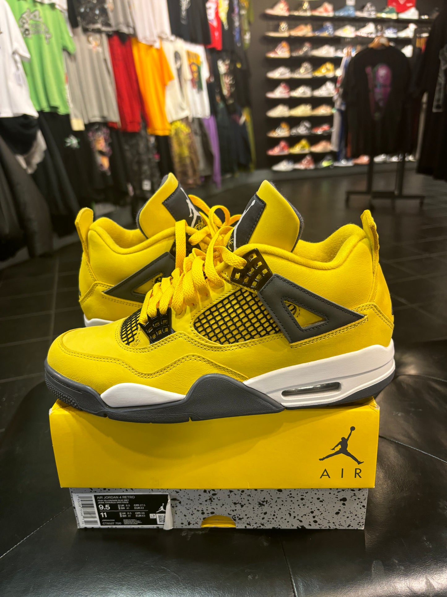 Air Jordan 4 Lightening Size 9.5 Men’s Shoes $200