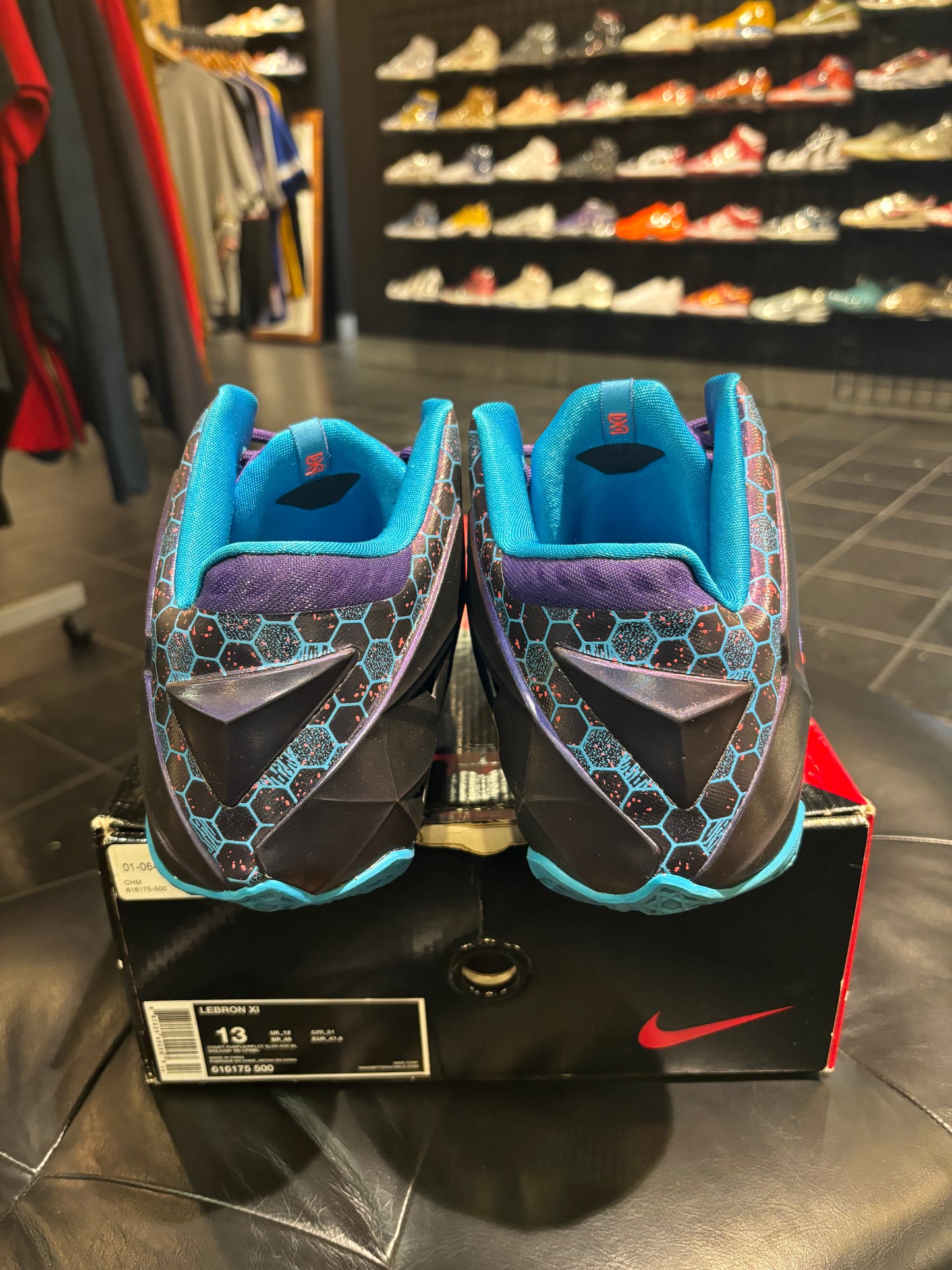 Nike Lebron 11 Hornets Size 13 Men’s Shoes $150