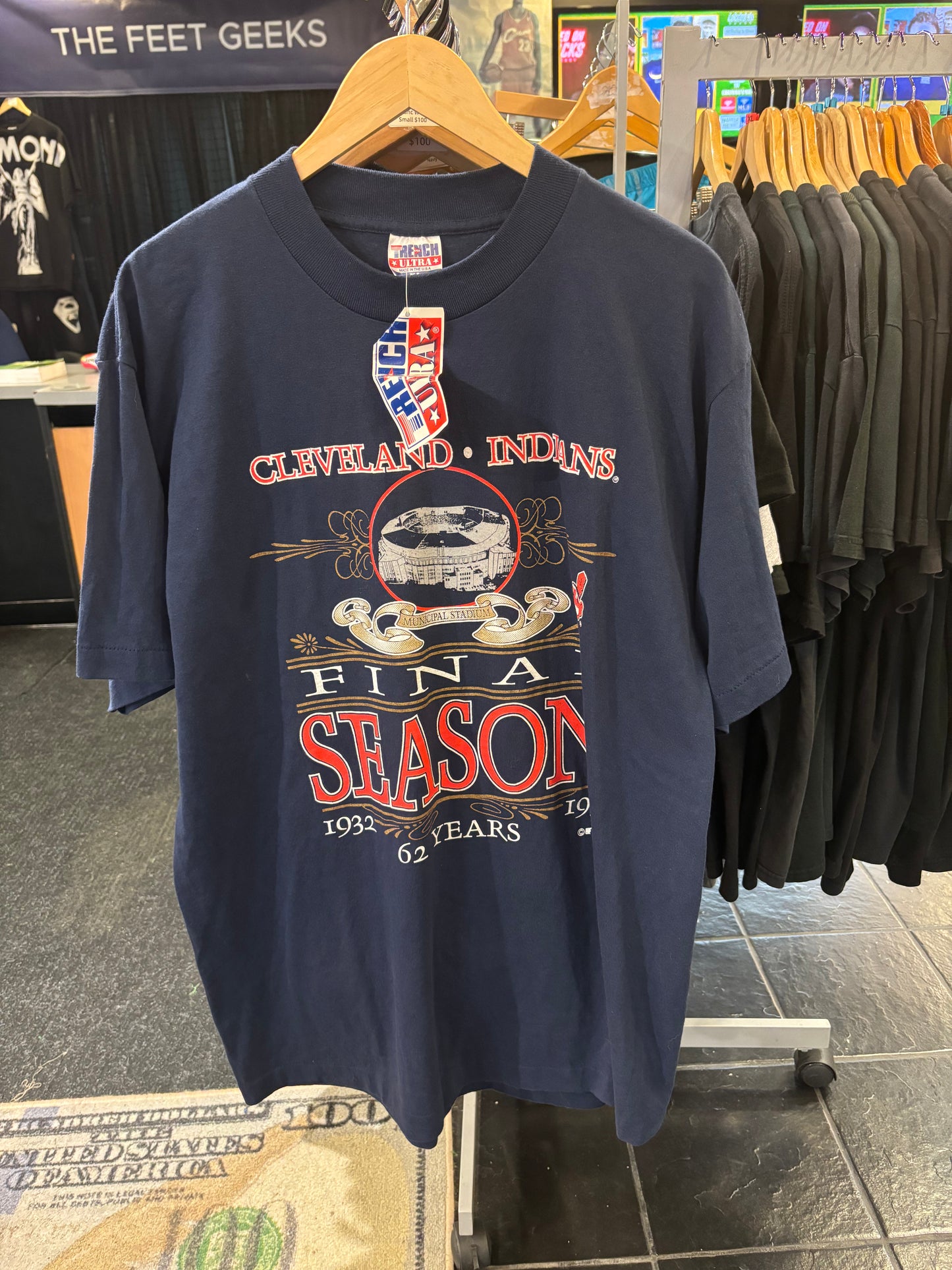 Vintage Cleveland Indians Final Season XL $50