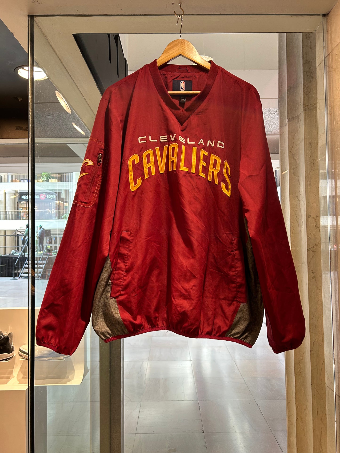 Cavs NBA Pullover size Large