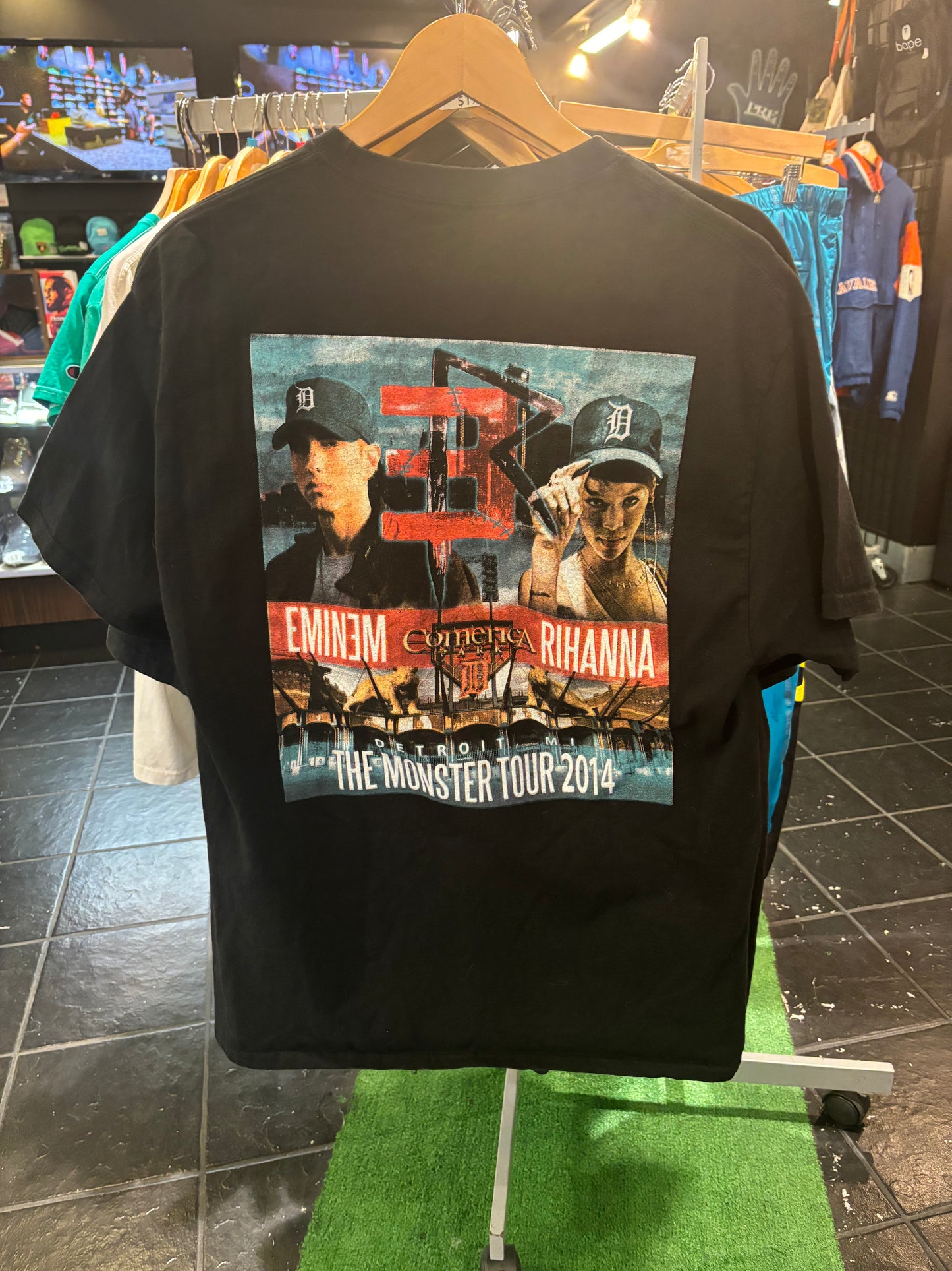 Vintage Eminem & Rihanna Detroit Size Large $100