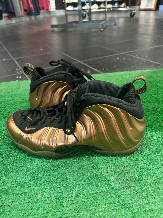 Nike copper foams size 10 men’s shoes $120