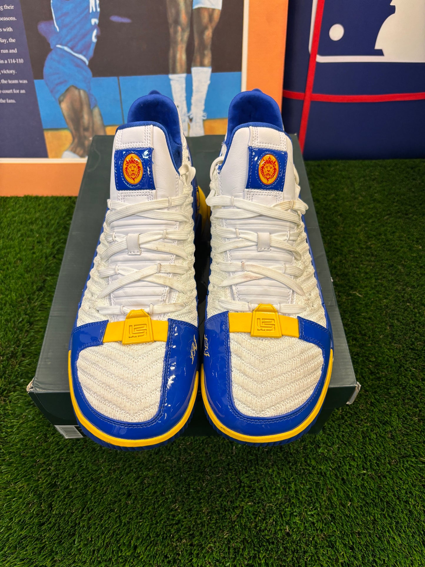 Nike LeBron 16 Superman Size 11.5 Mens Shoes $120