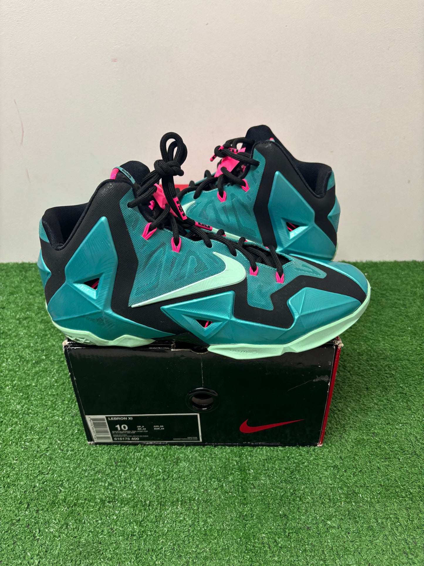 Nike LeBron 11 South Beach Size 10 $150 Men’s Shoes