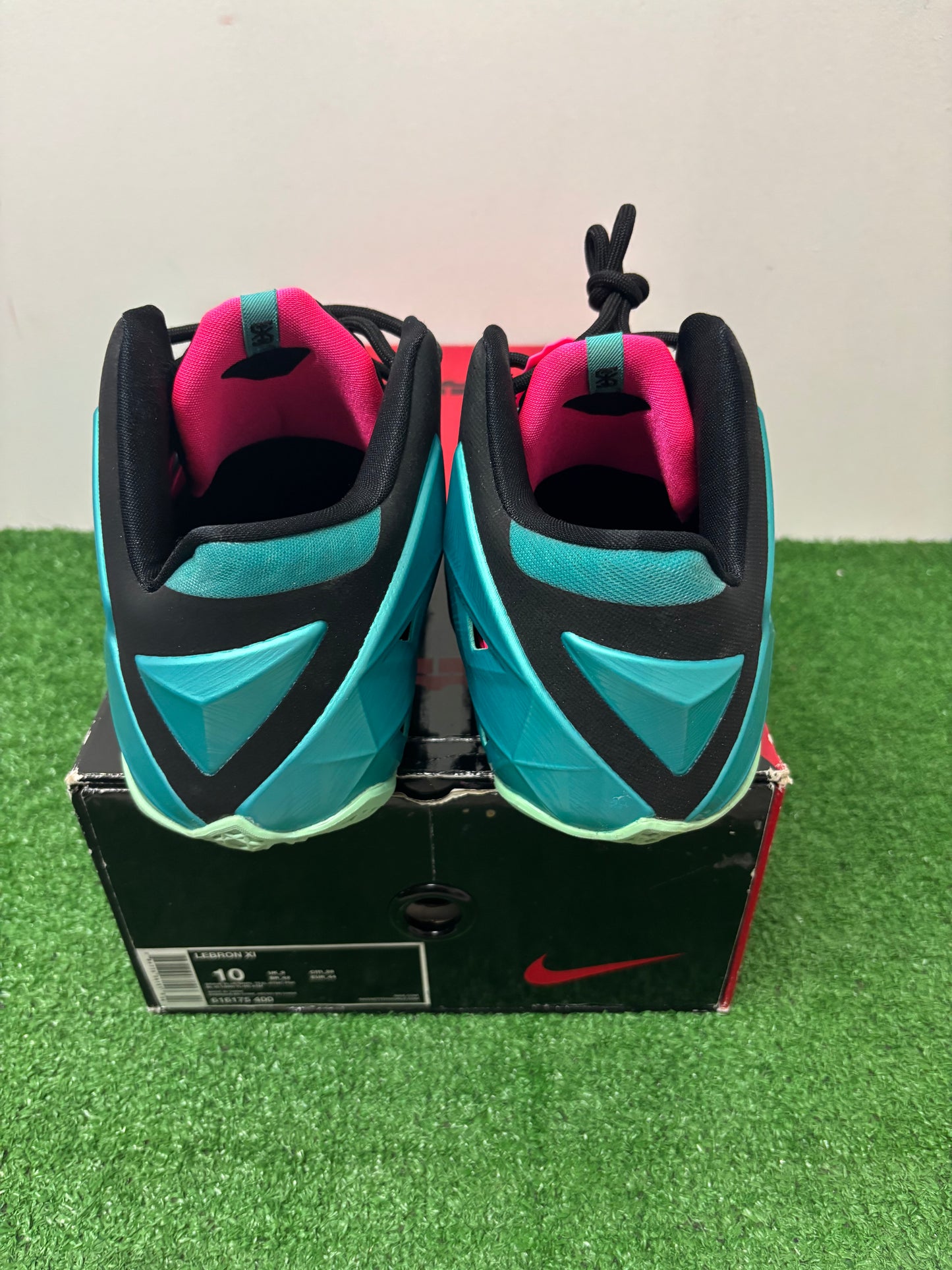 Nike LeBron 11 South Beach Size 10 $150 Men’s Shoes