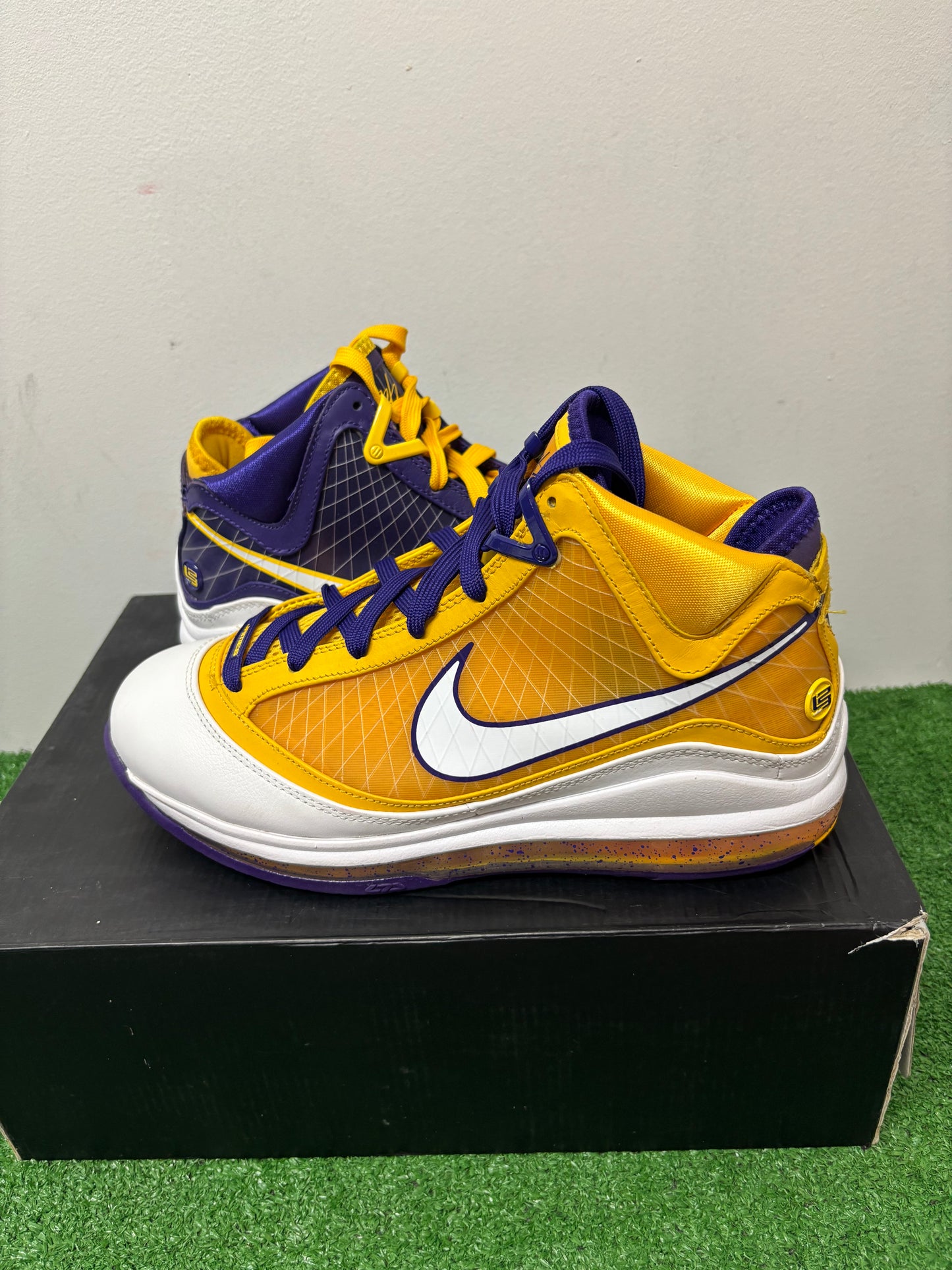 Nike LeBron 7 Media Size 8.5 $120 Men’s