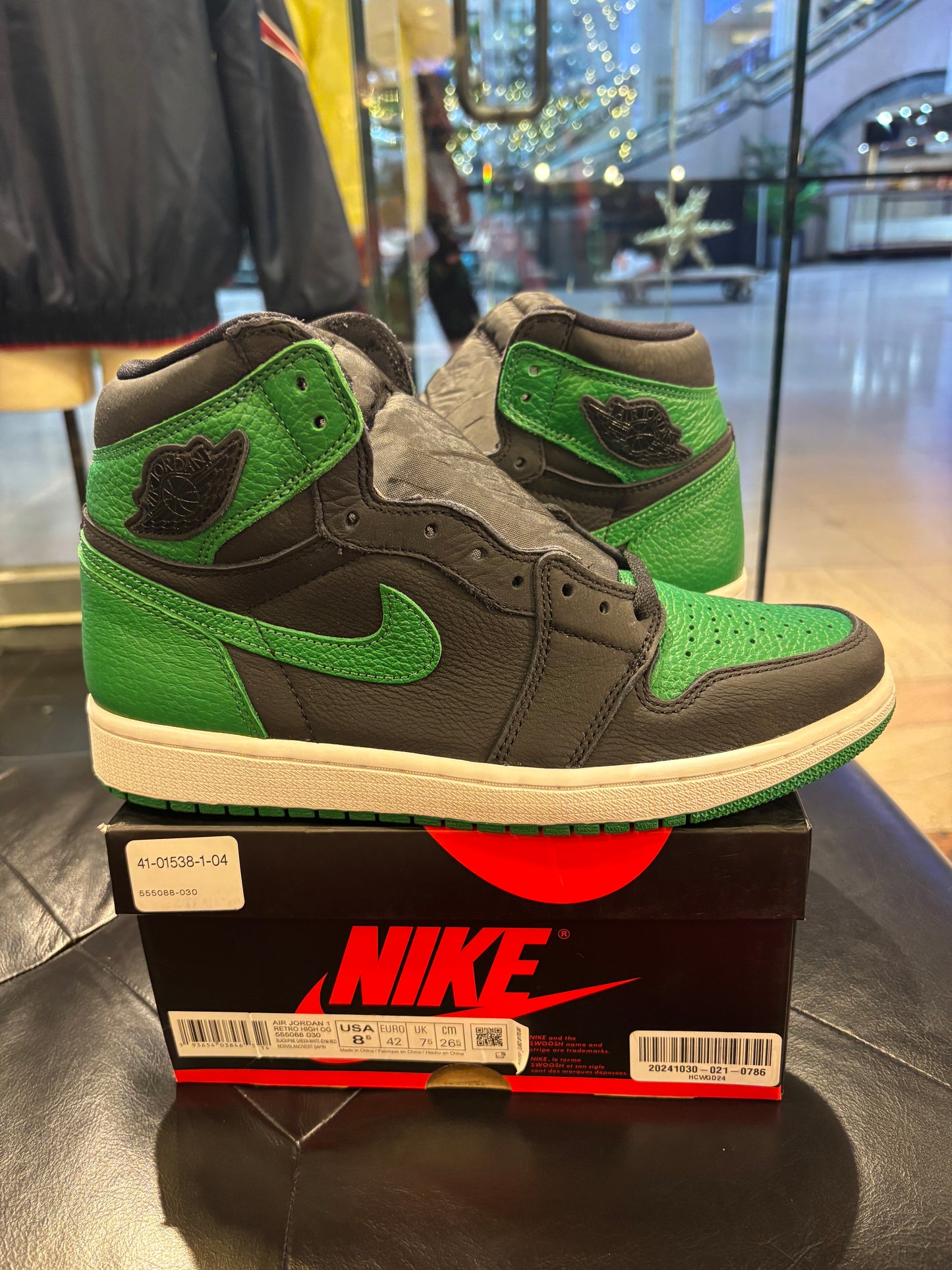 Air Jordan 1 Pine Green Mismatch Size left shoe size 9 right shoe size 8.5 Men’s Shoes $150