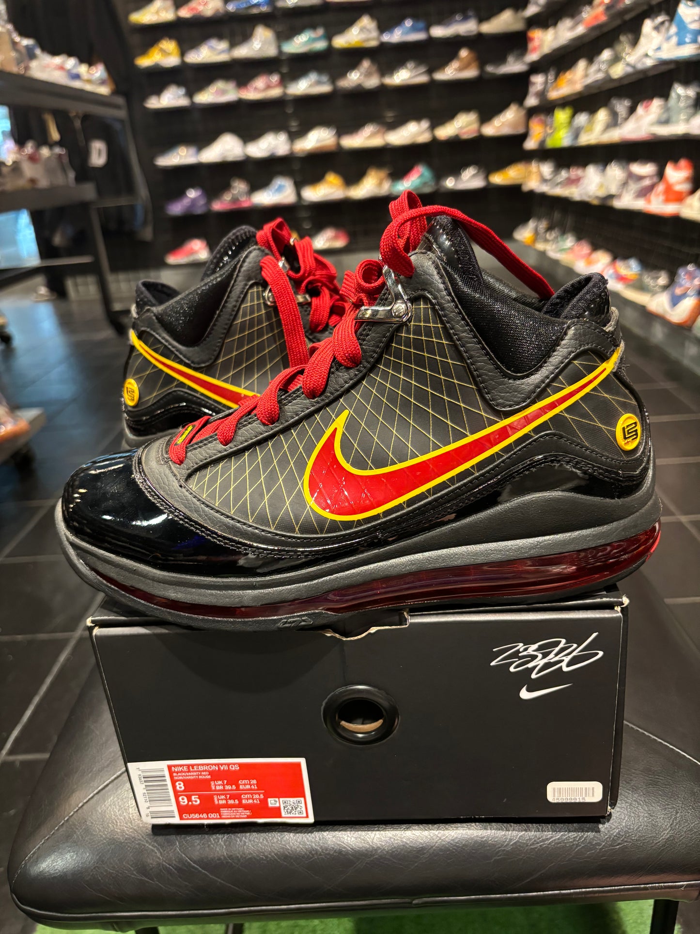 Men’s Nike LeBron 7 Fairfax Size 8 Shoes $100