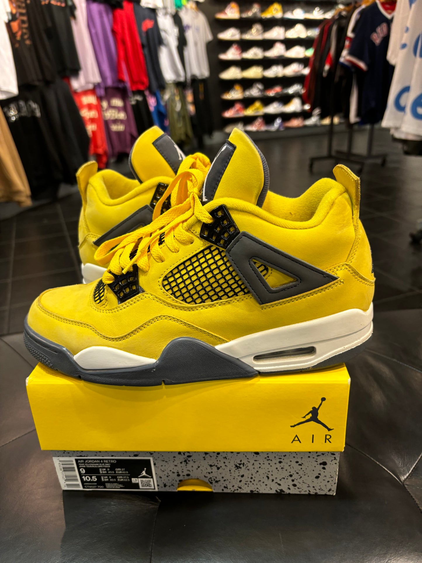 Air Jordan 4 Lightning Size 9 Men’s Shoes $170