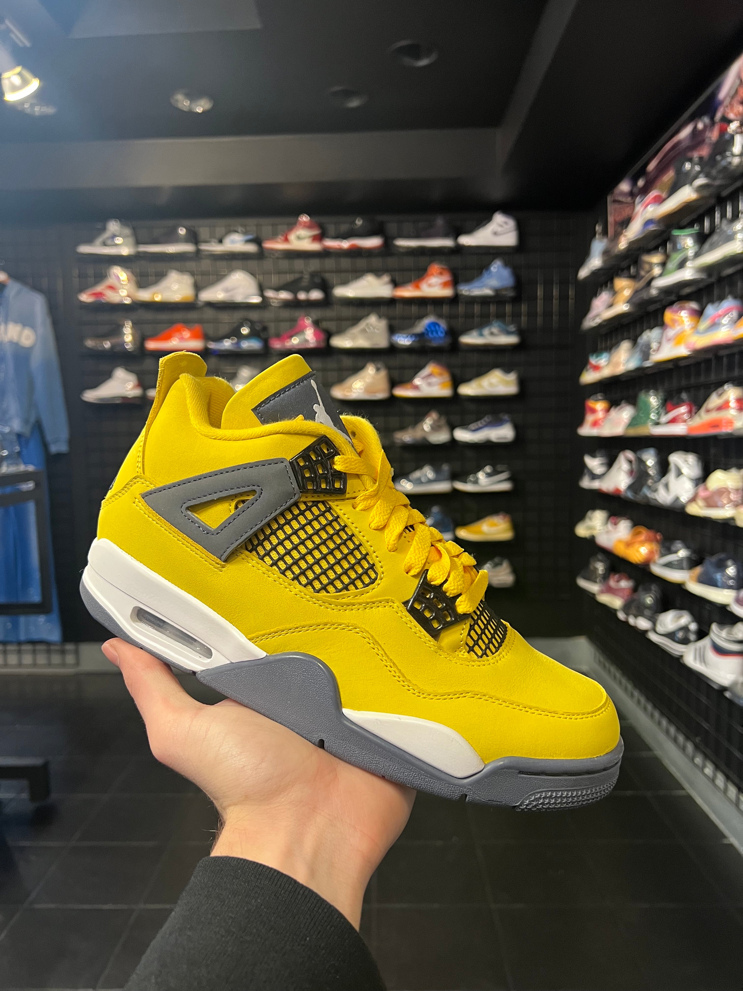 Men’s Air Jordan 4 Retro Lightning shoe new