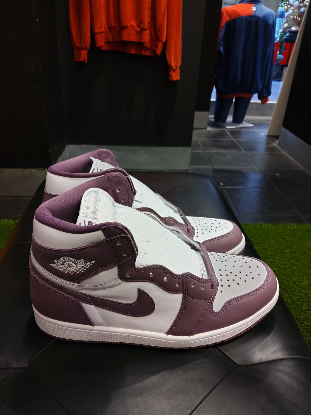 Nike Air Jordan 1 High Retro Mauve size 10.5