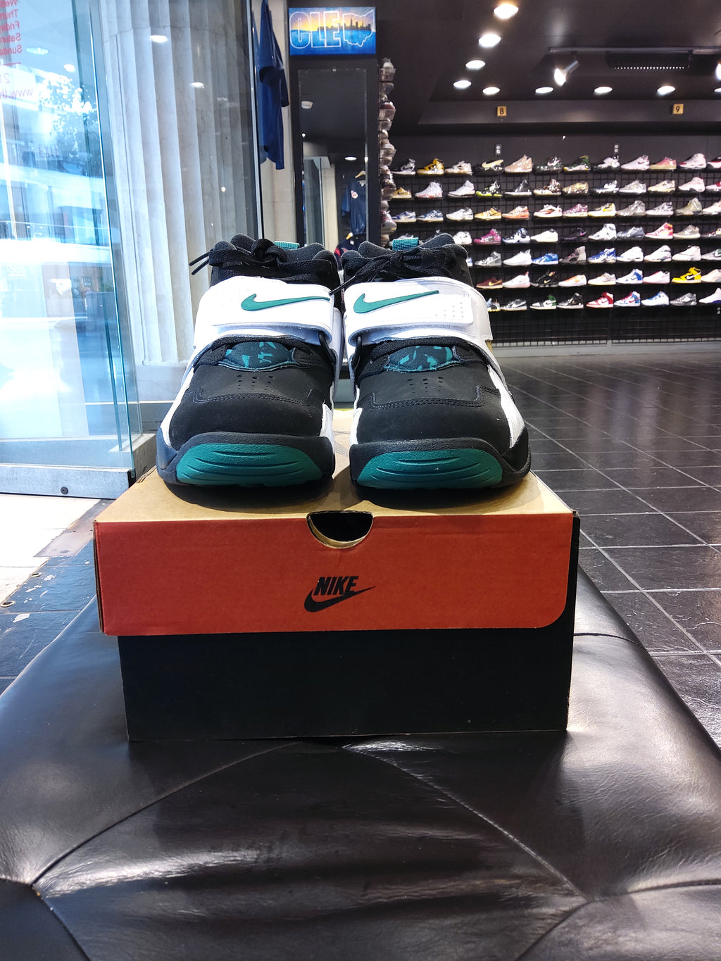 Nike Air Diamond Turf 93 Size 10.5 Men's Shoes