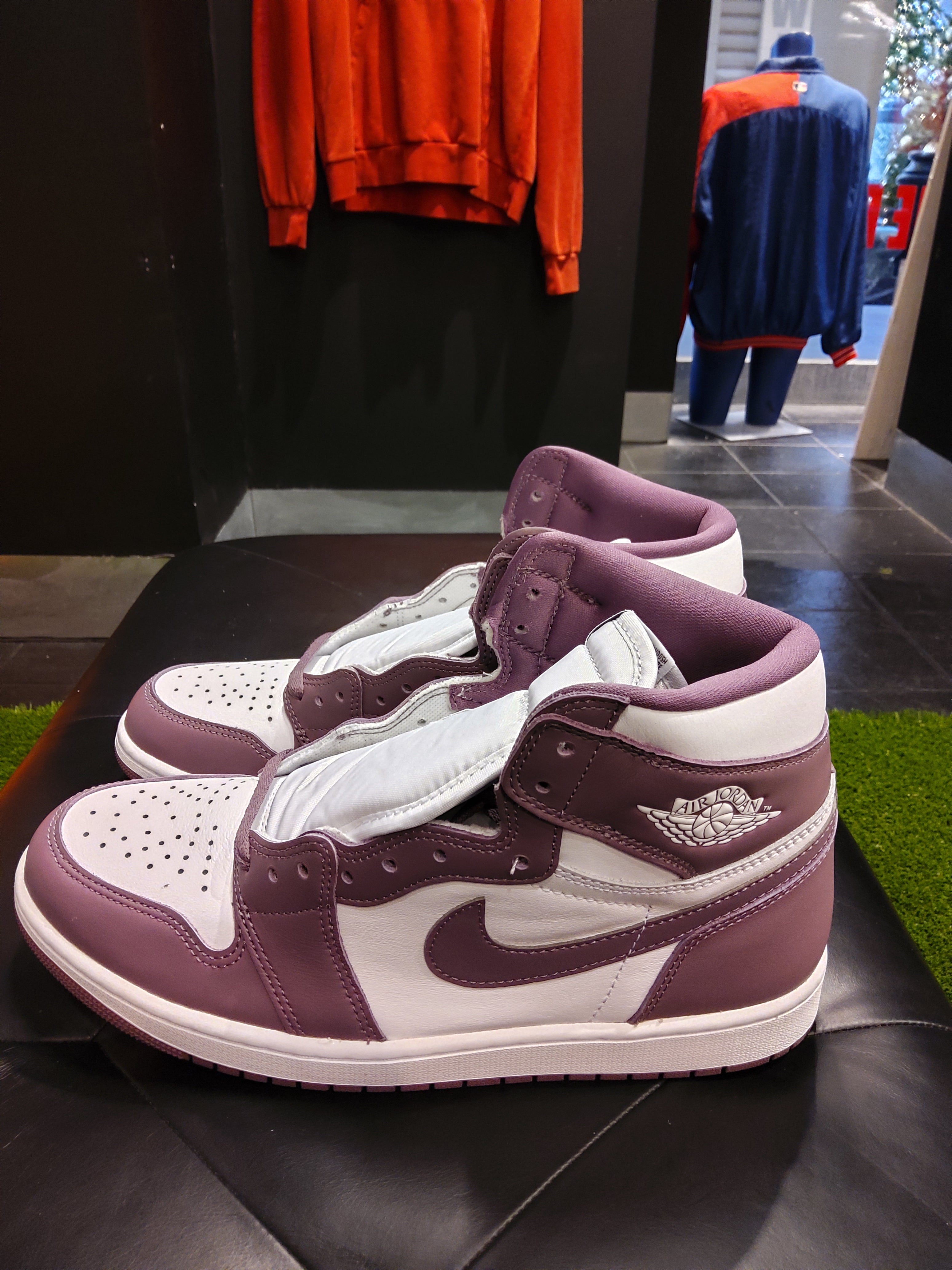 Nike Air Jordan 1 High Retro Mauve size 10.5