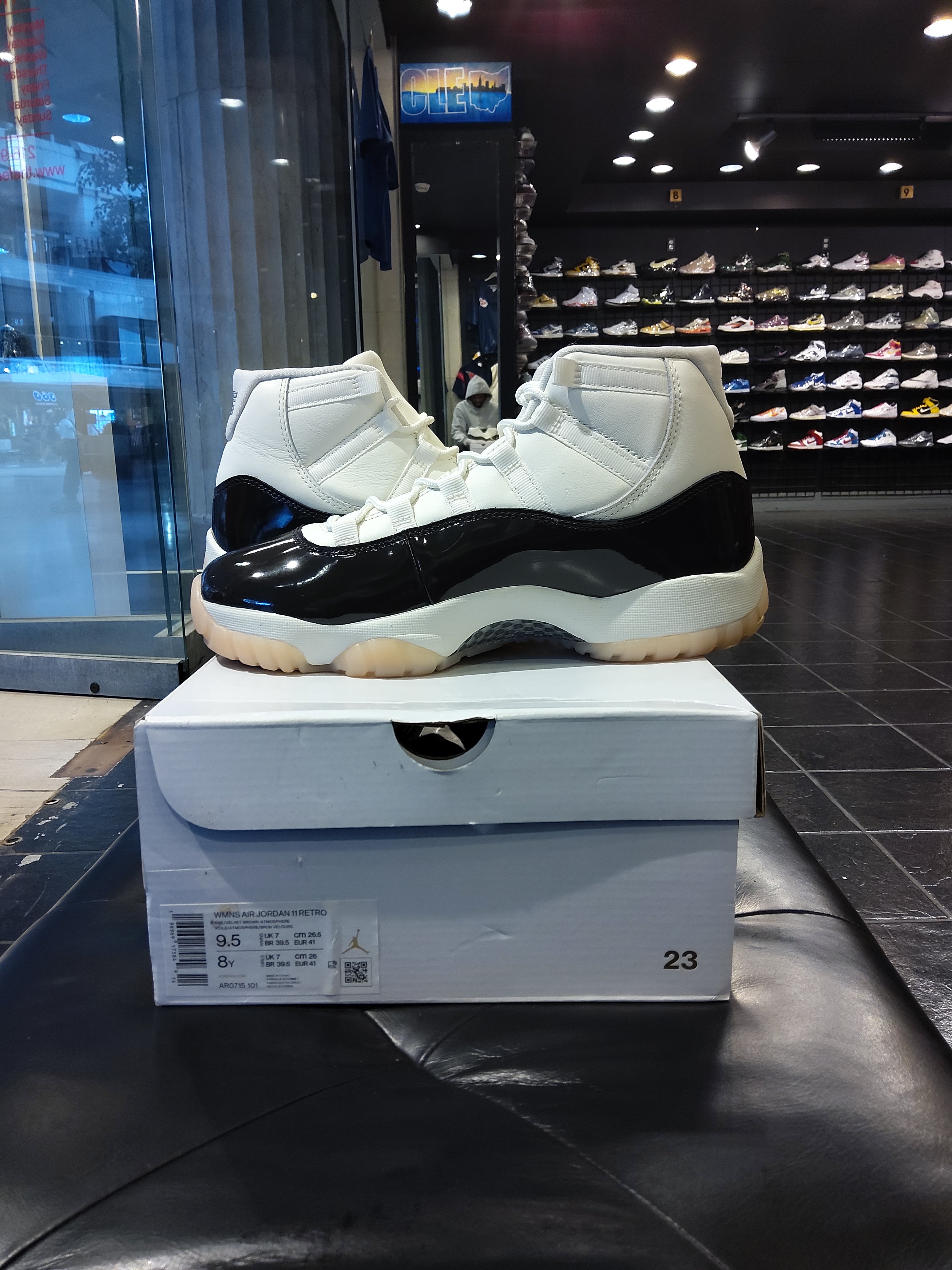 Air Jordan 11 Retro Neopolitan Size 8 Men's Shoes