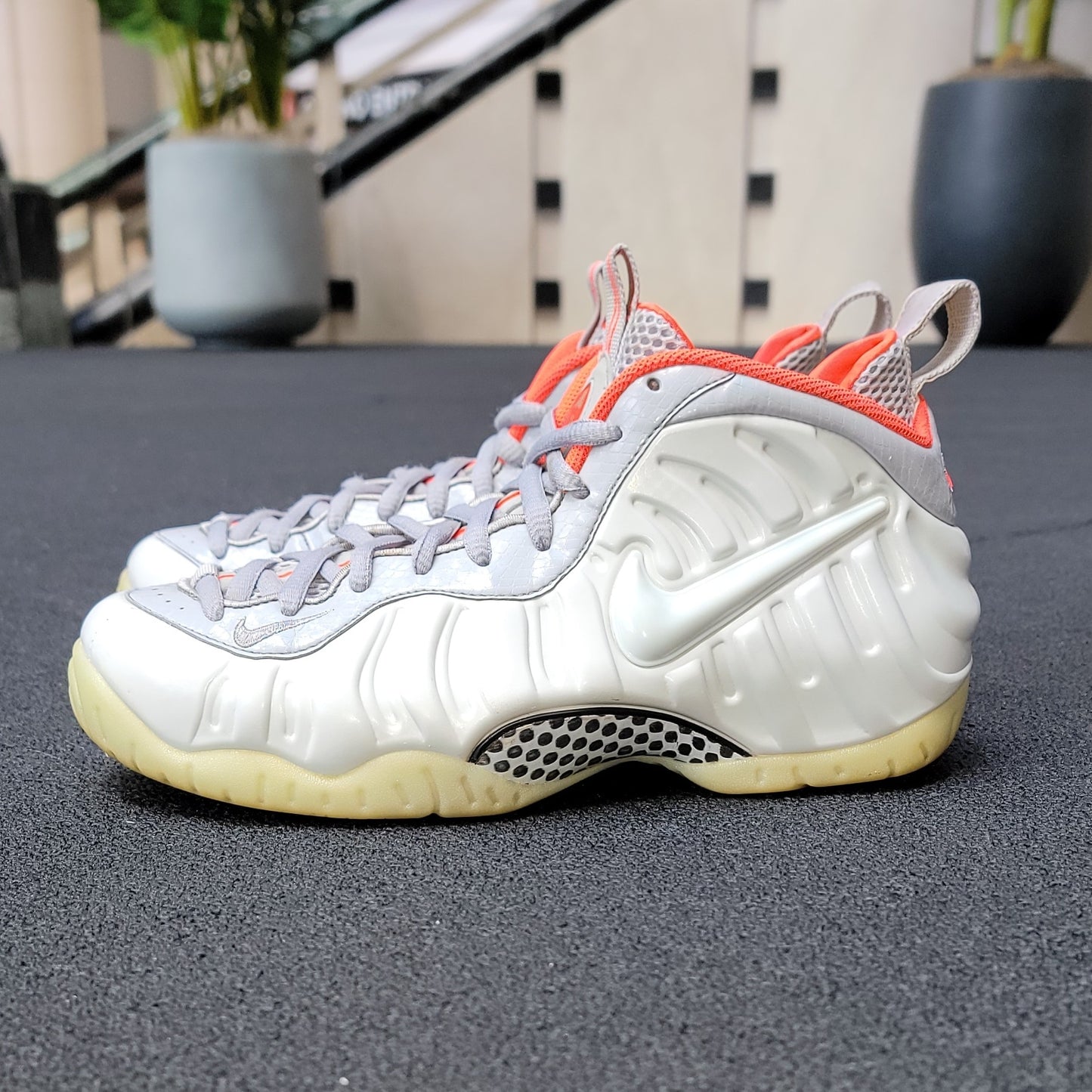 Nike Foamposite Pro Platinum Tint size 8.5 Men Shoes