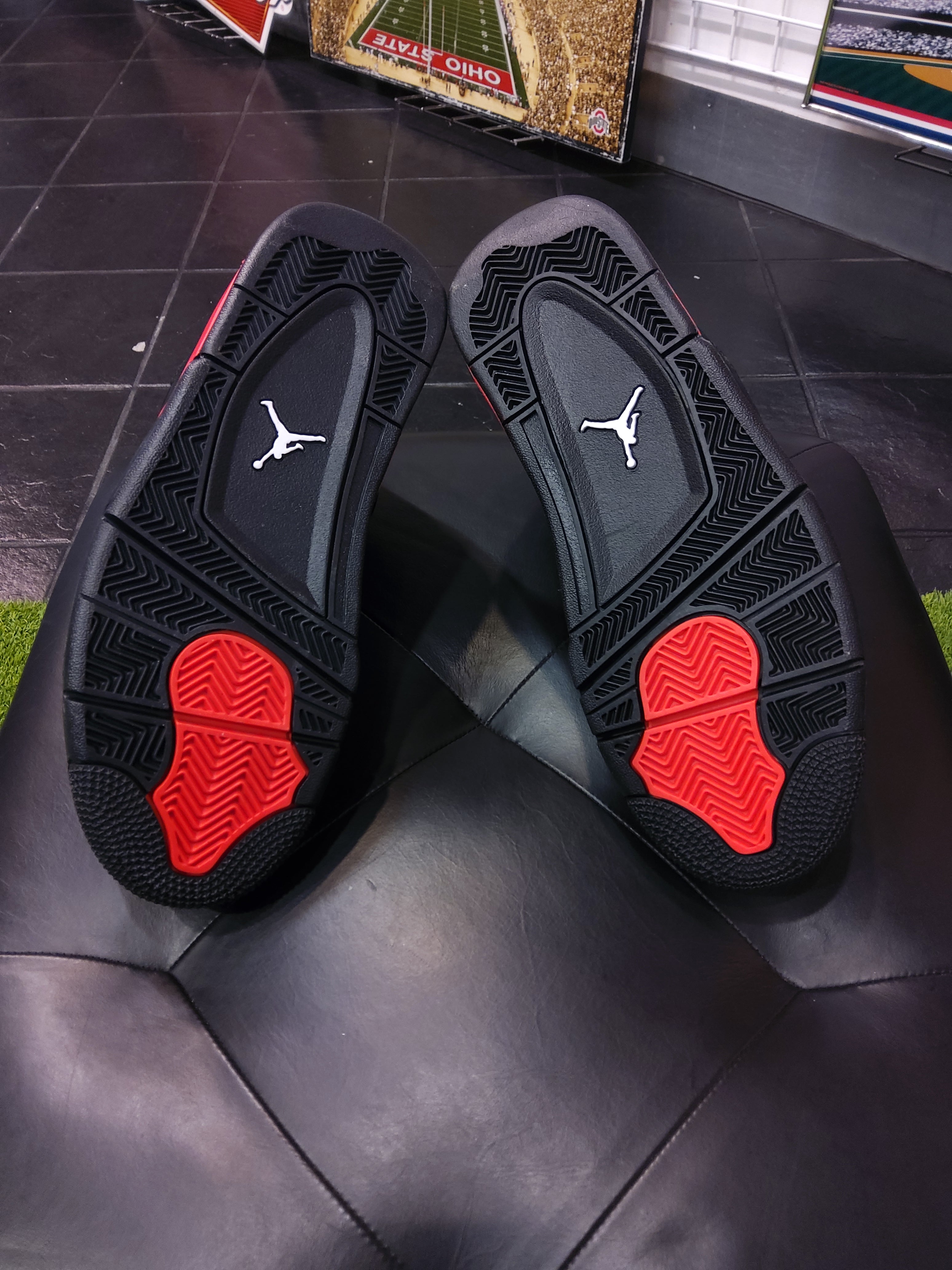 Gradeschool Air Jordan 4 Red Thunder Size 7y Shoes