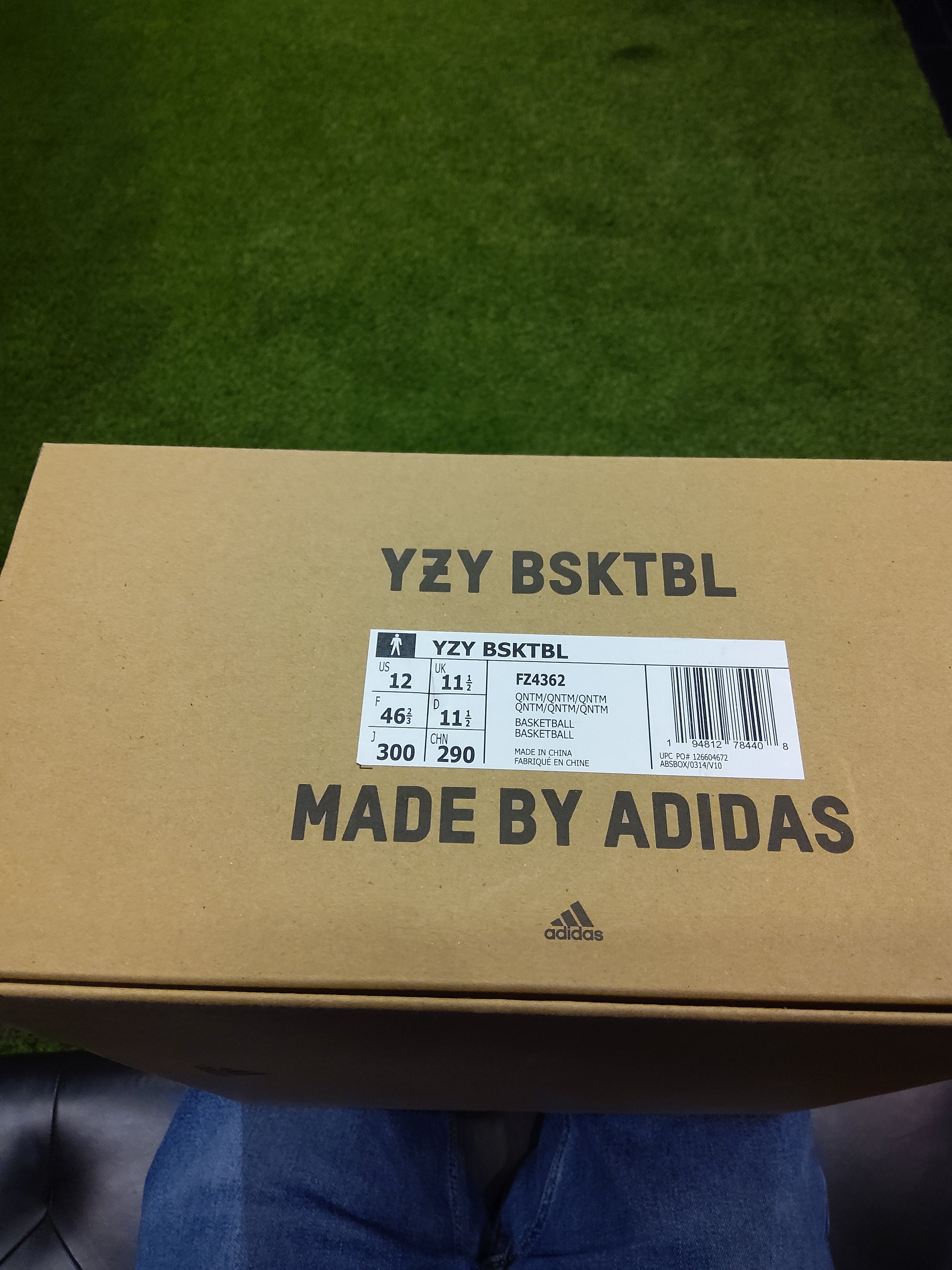 Brand New Yeezy Basketball OG Quantum Size 12 Men's Shoes
