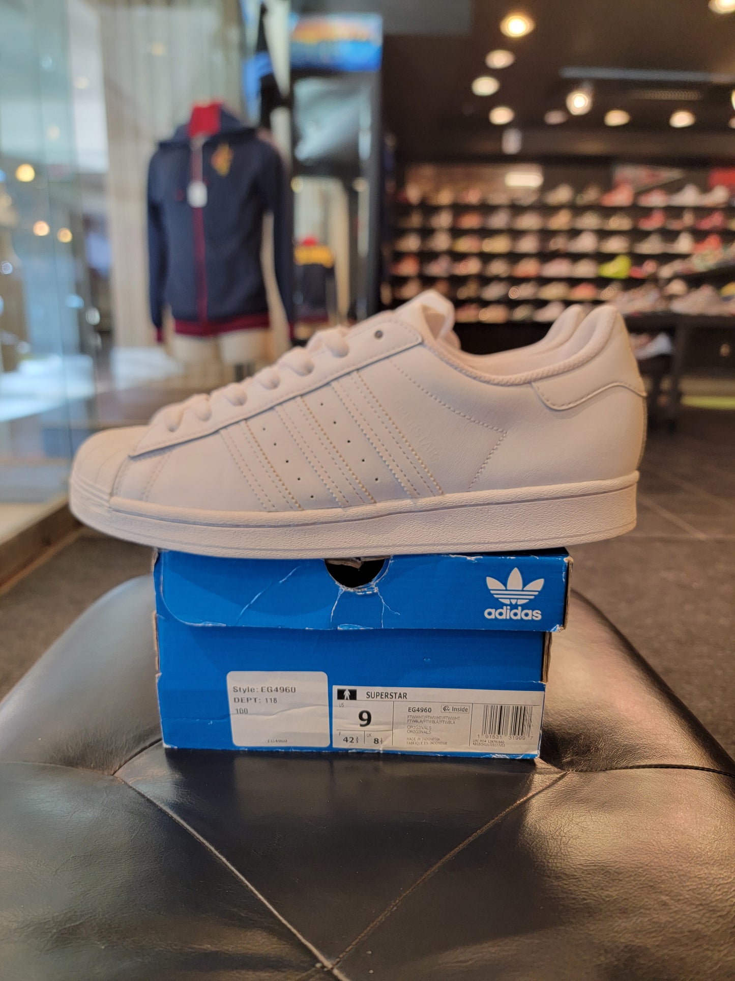 Adidas Superstar Triple White size 9