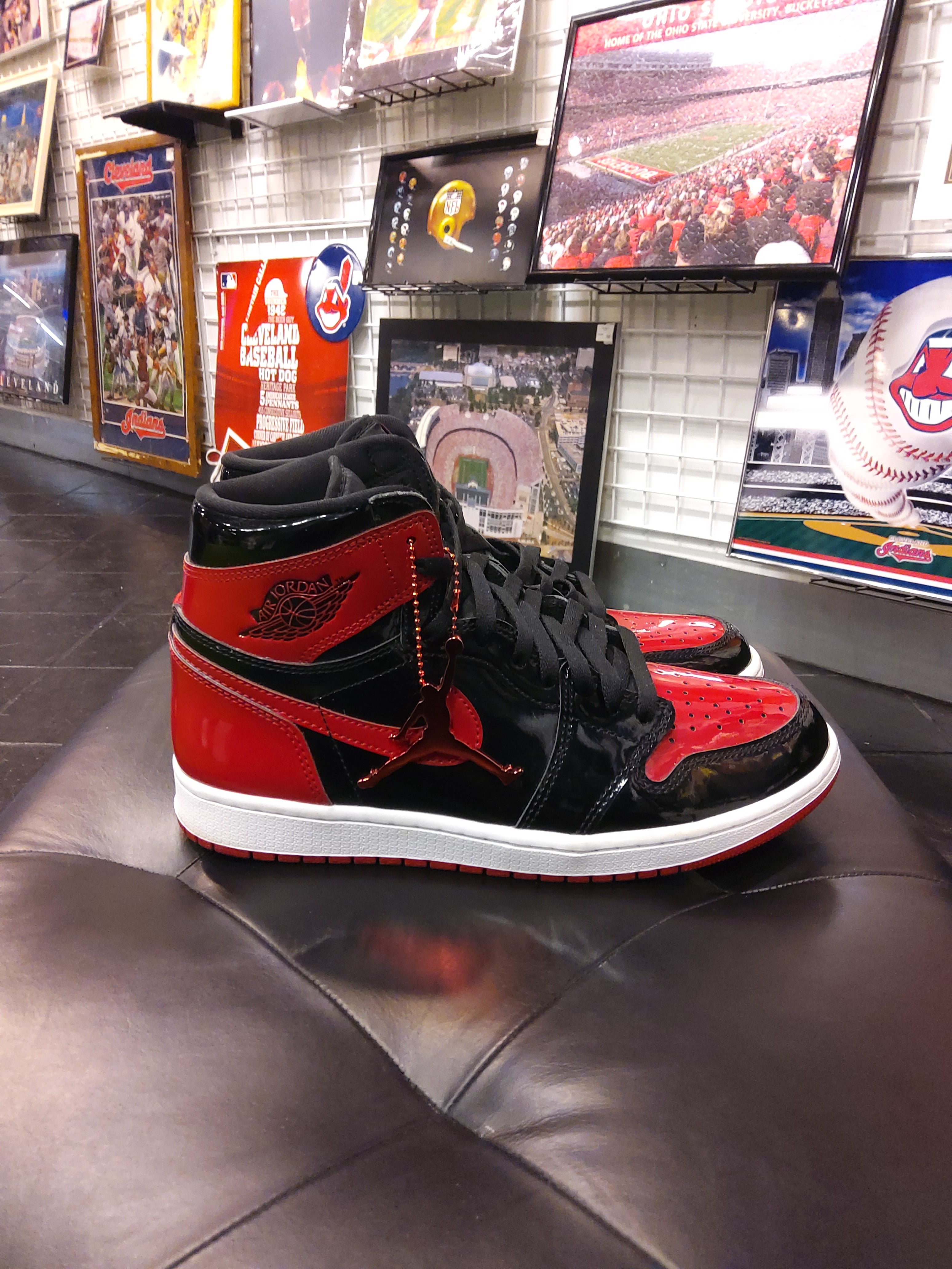 Air jordan 1 patent bred size 9
