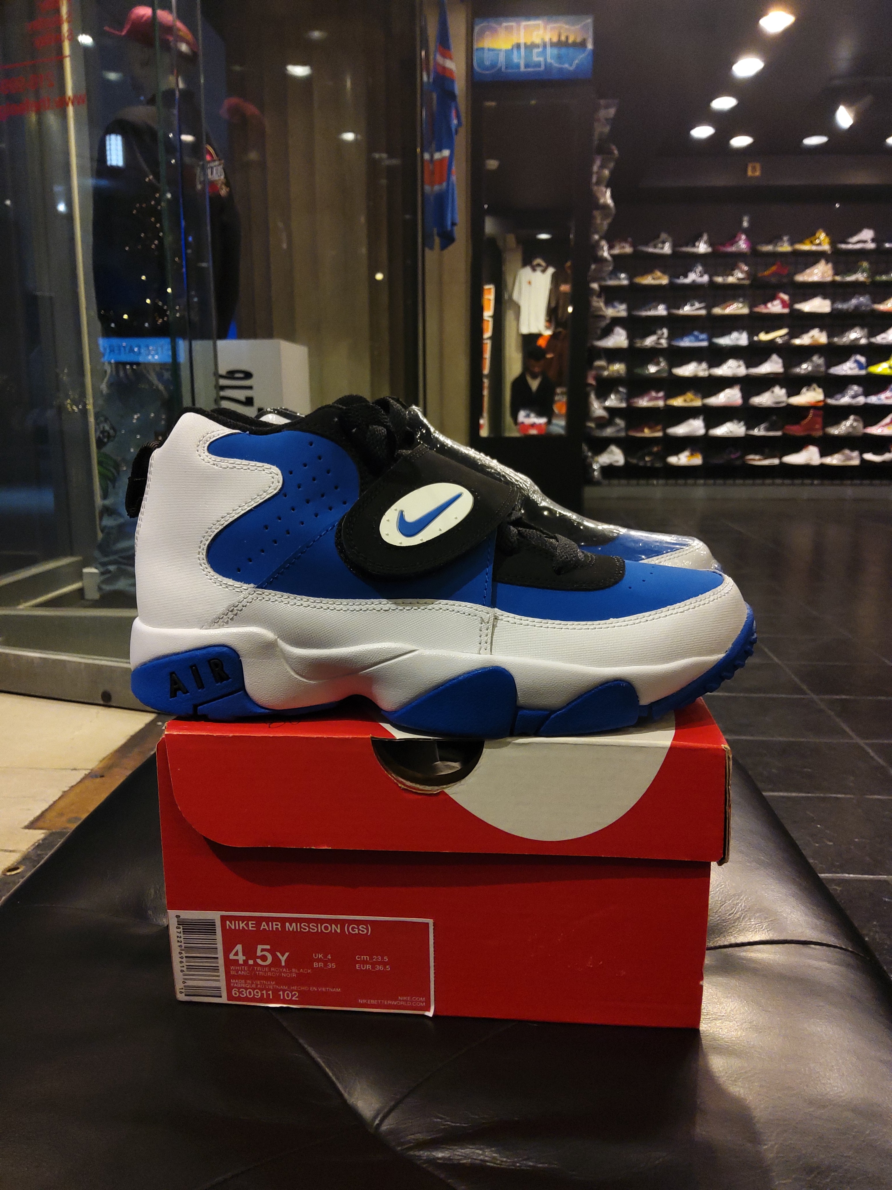 nike air mission white black true royal