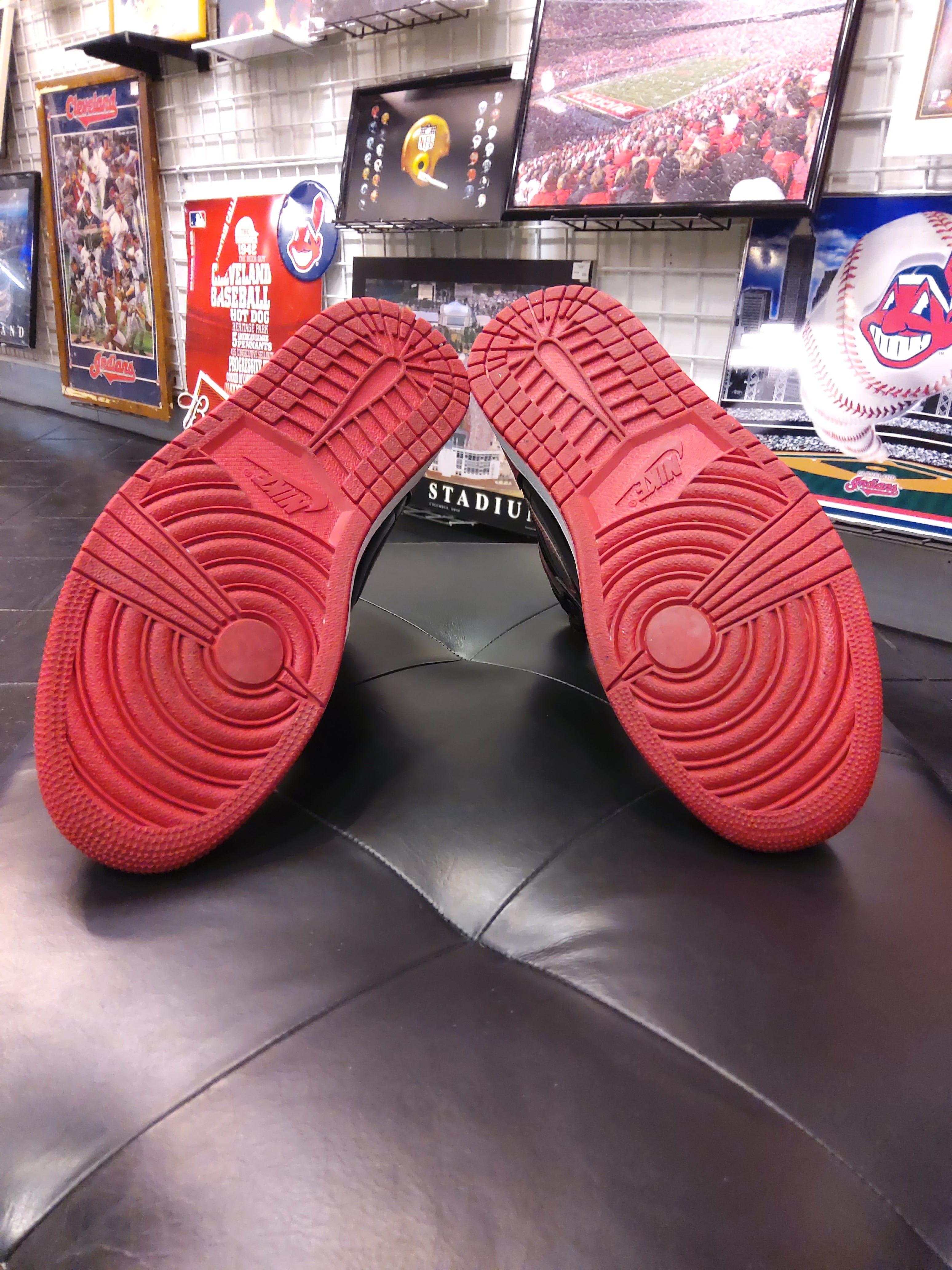 Air jordan 1 patent bred size 9