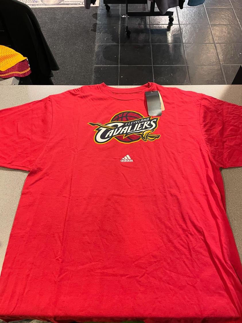 Cavs Adidas Basketball Logo Tee size XL