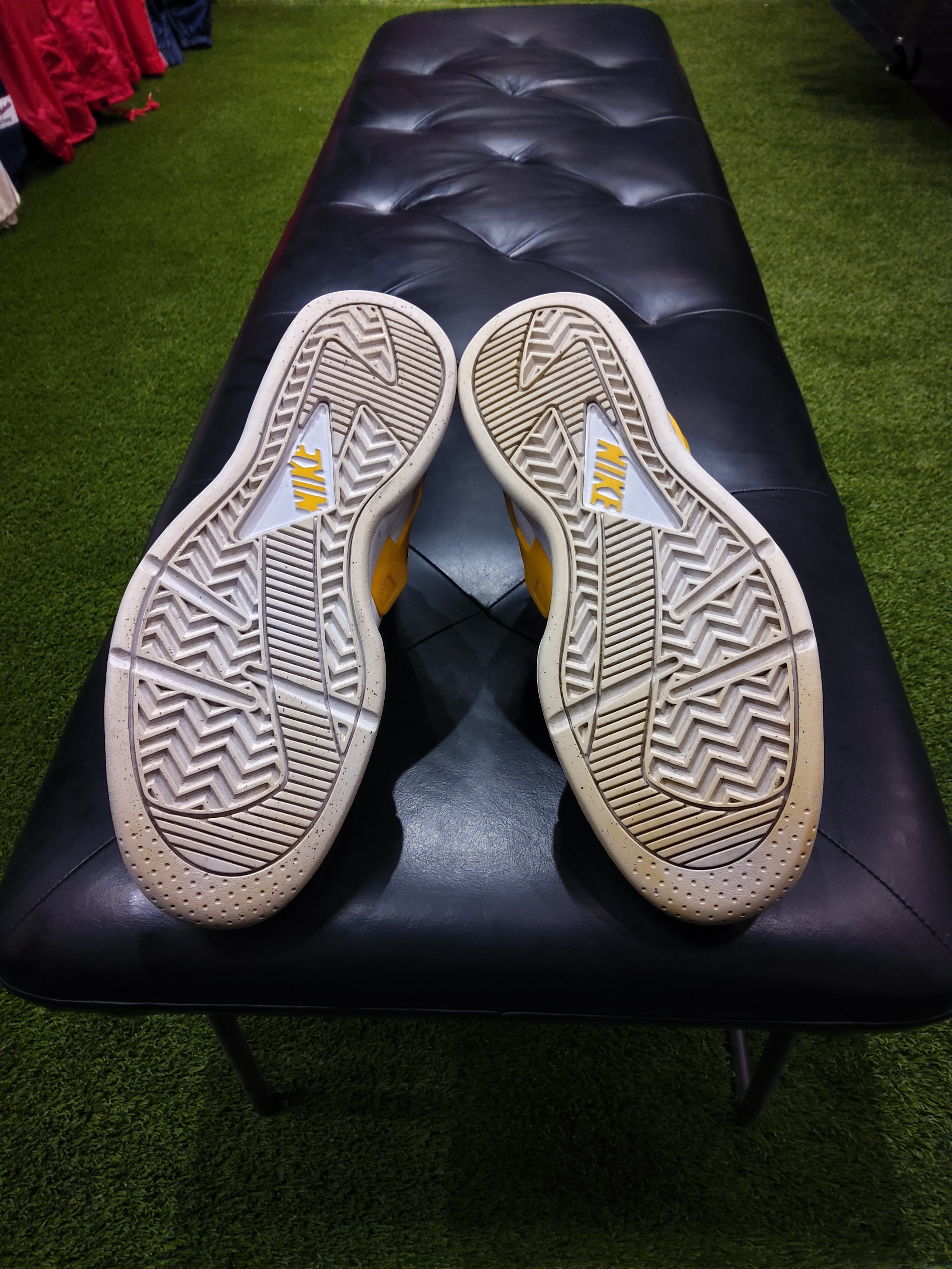 Nike Air huarache Lakers size 8 men's shoes