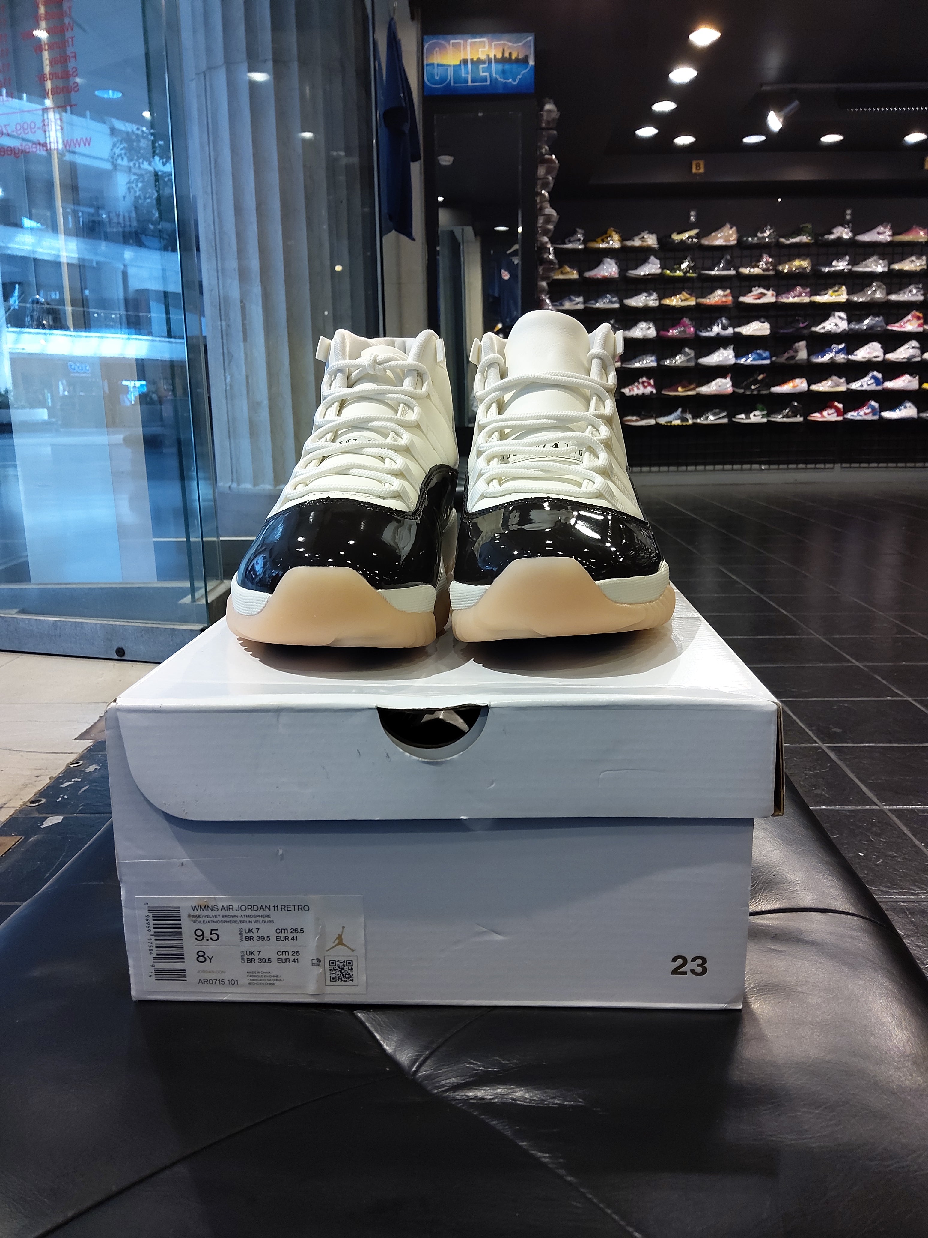 Air Jordan 11 Retro Neopolitan Size 8 Men's Shoes