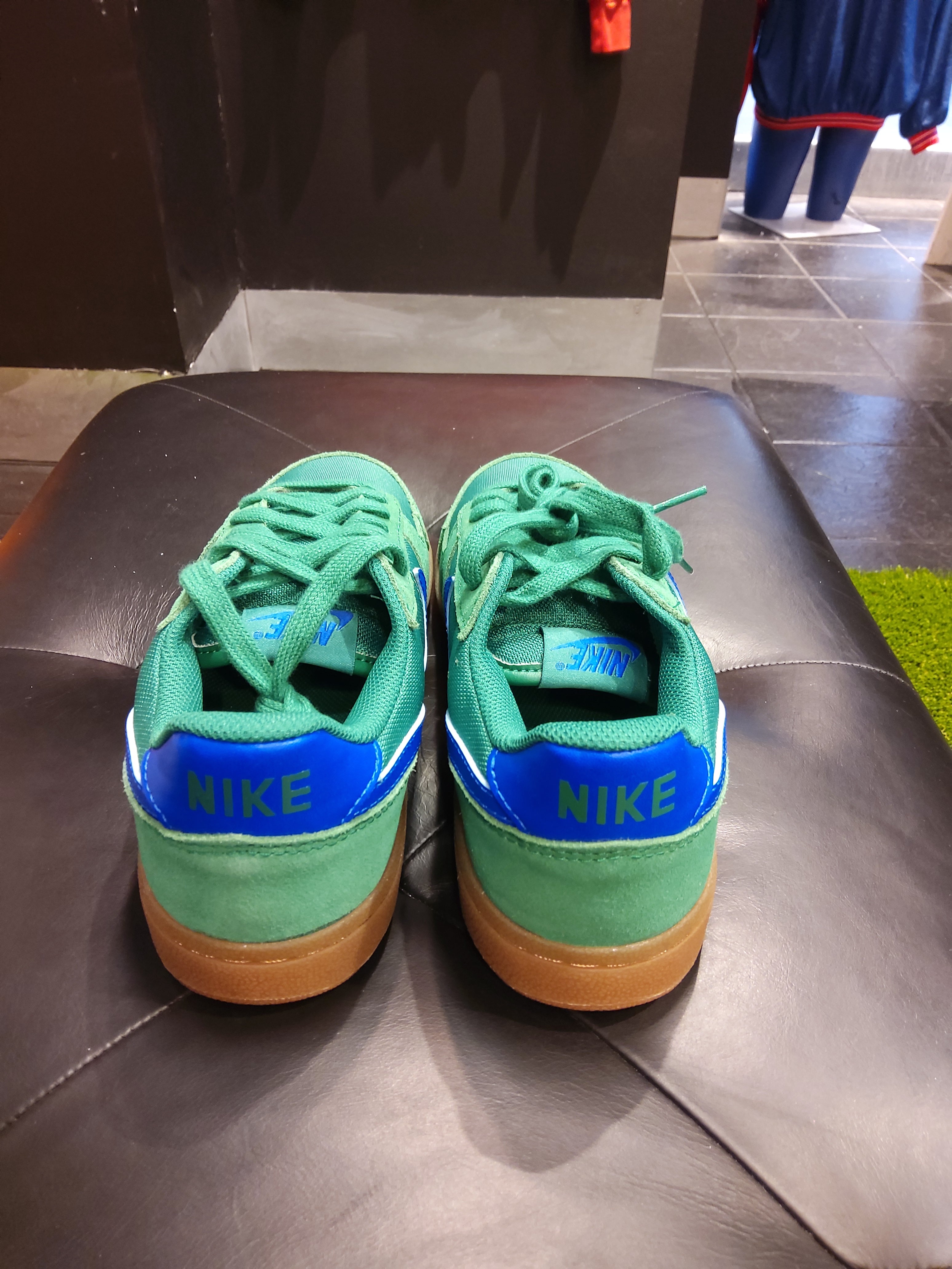 Nike field general hyper royal size 6y