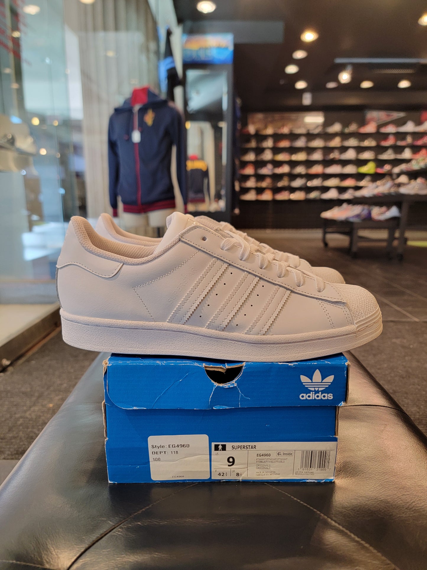 Adidas Superstar Triple White size 9