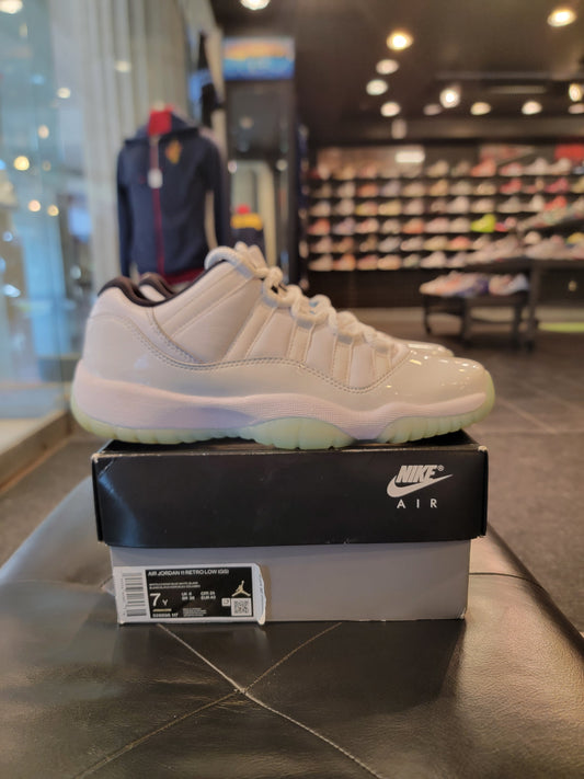 Air Jordan 11 Low Legend Blue size 7y GS