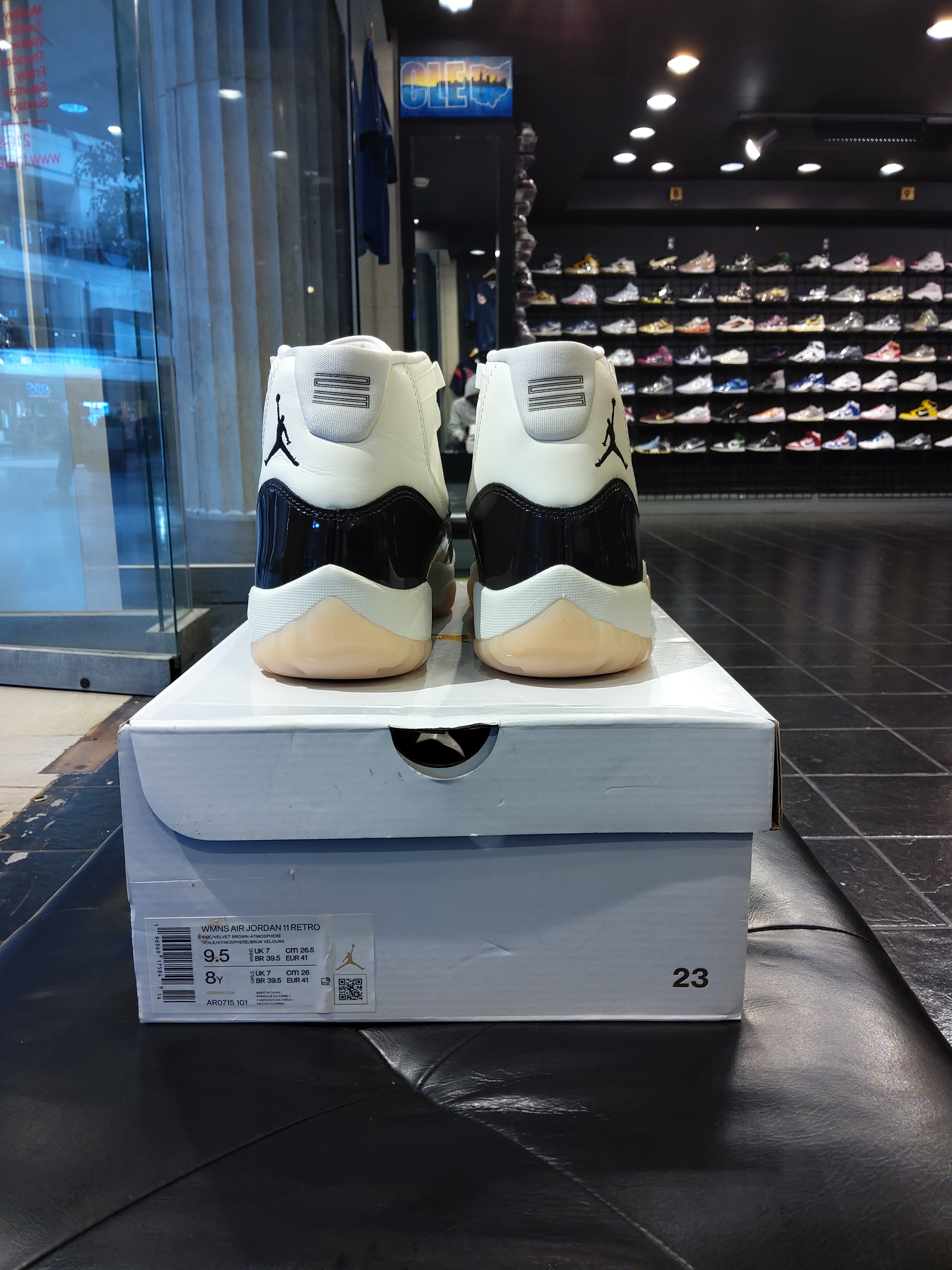 Air Jordan 11 Retro Neopolitan Size 8 Men's Shoes