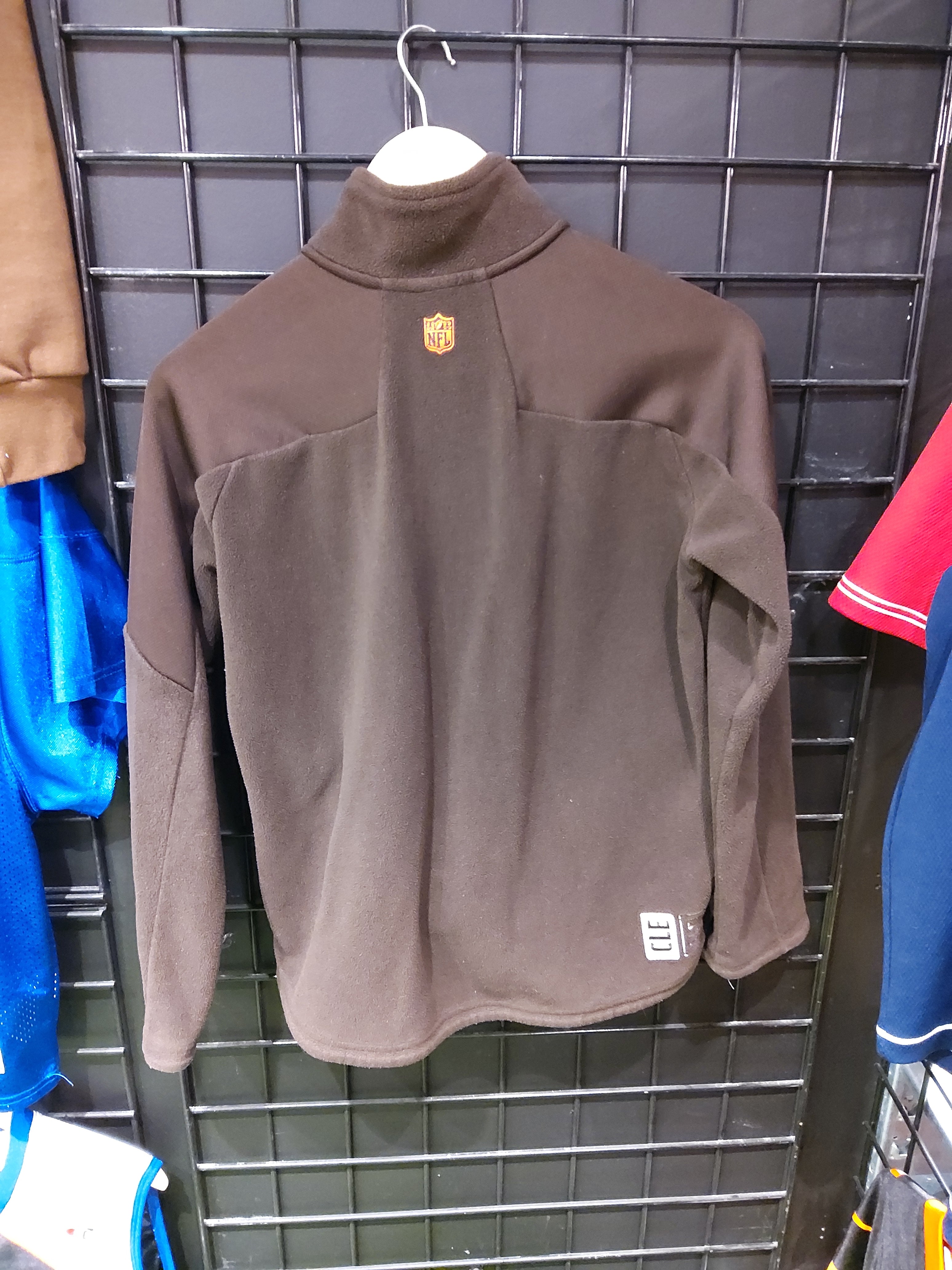 NFL TEAM Cleveland Browns quarter zip Kids size M