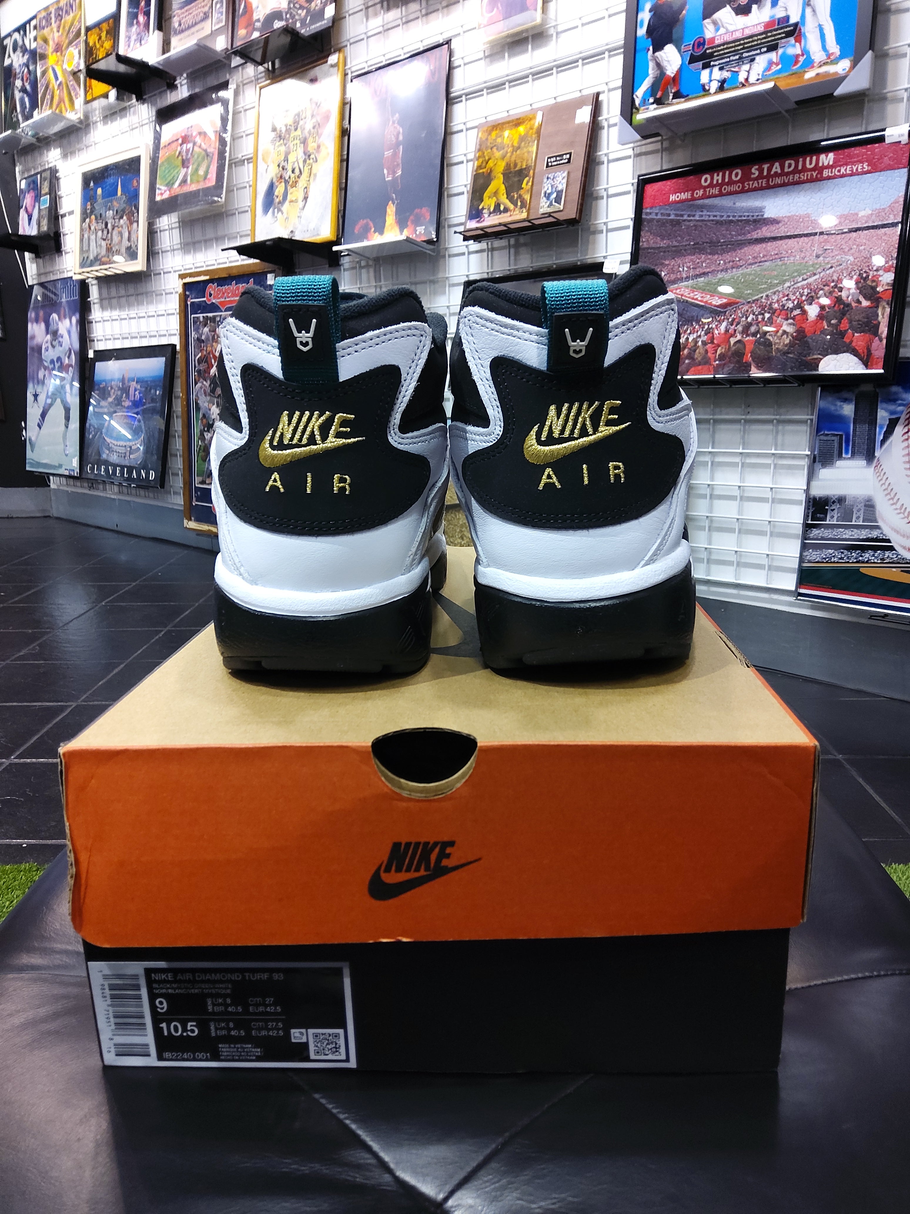 Nike Air Diamond Turf Emerald Size 9 Men's shoes