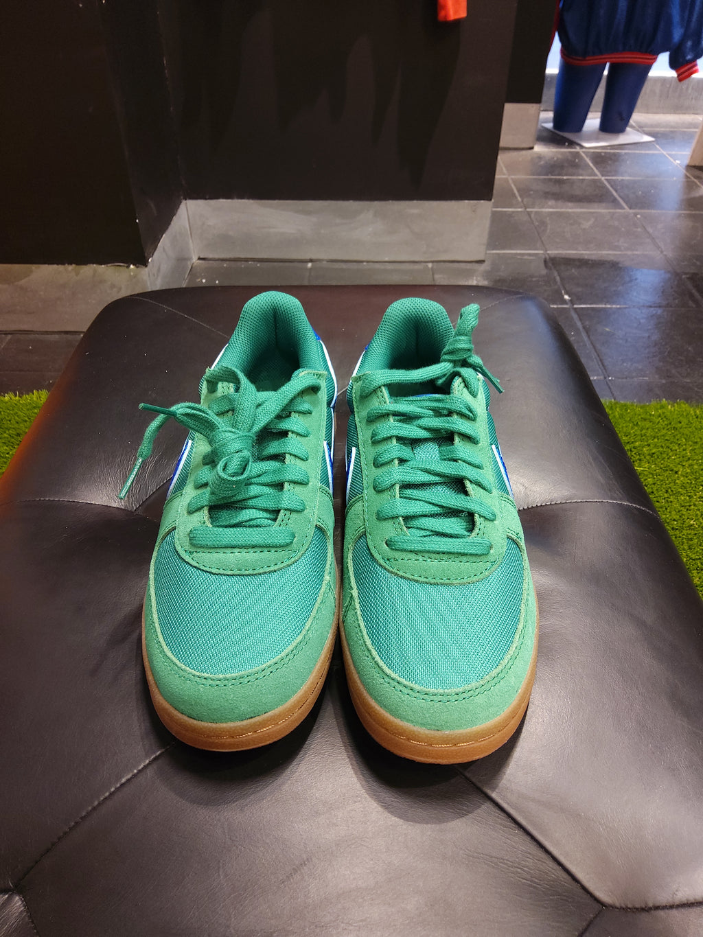 Nike field general hyper royal size 6y