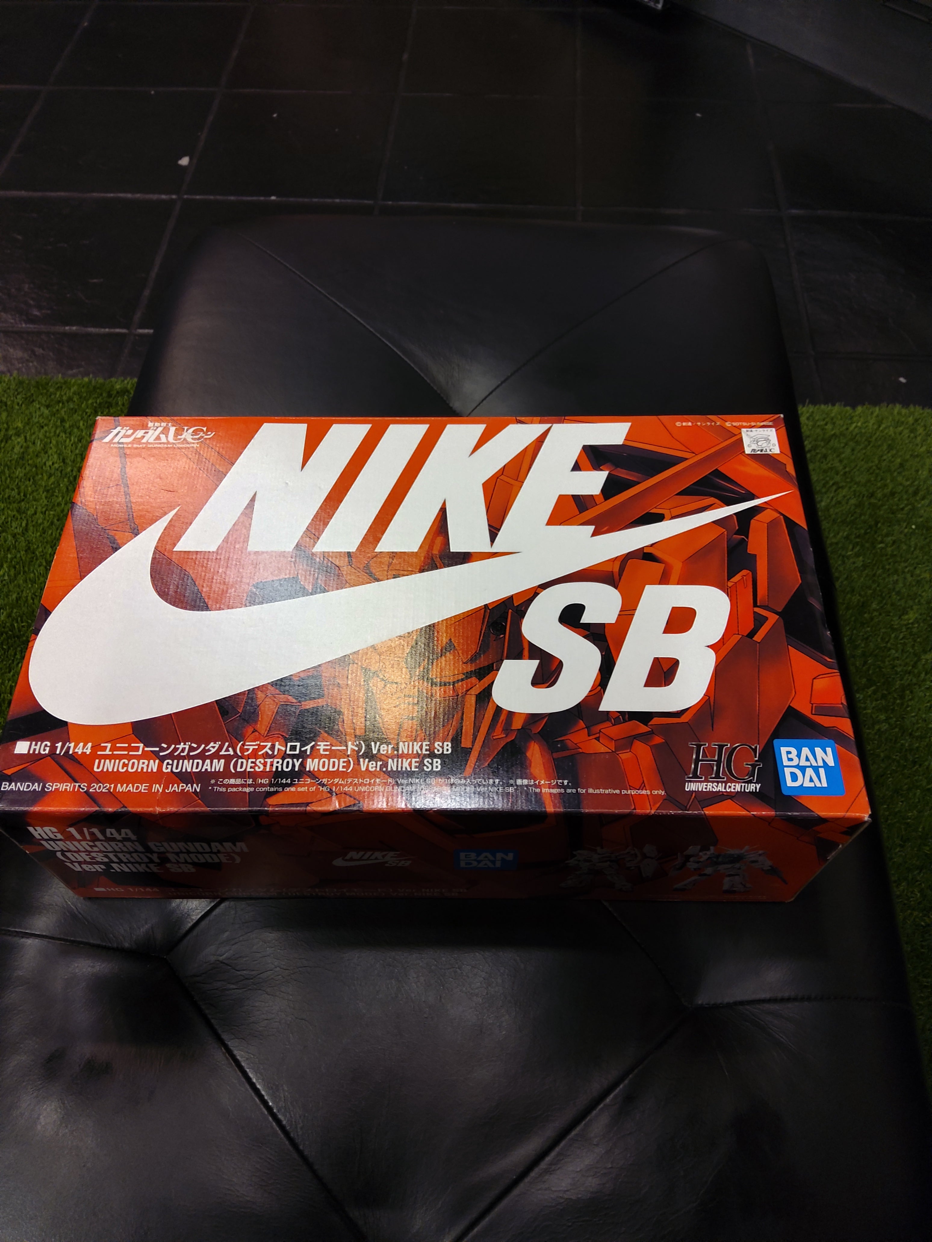 Nike SB Unicorn Gundam red figure