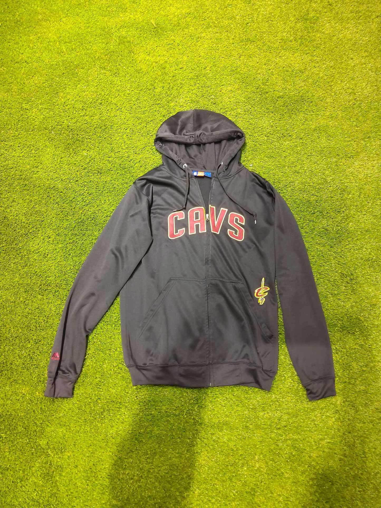 Majestic cavs hoodie size medium tall