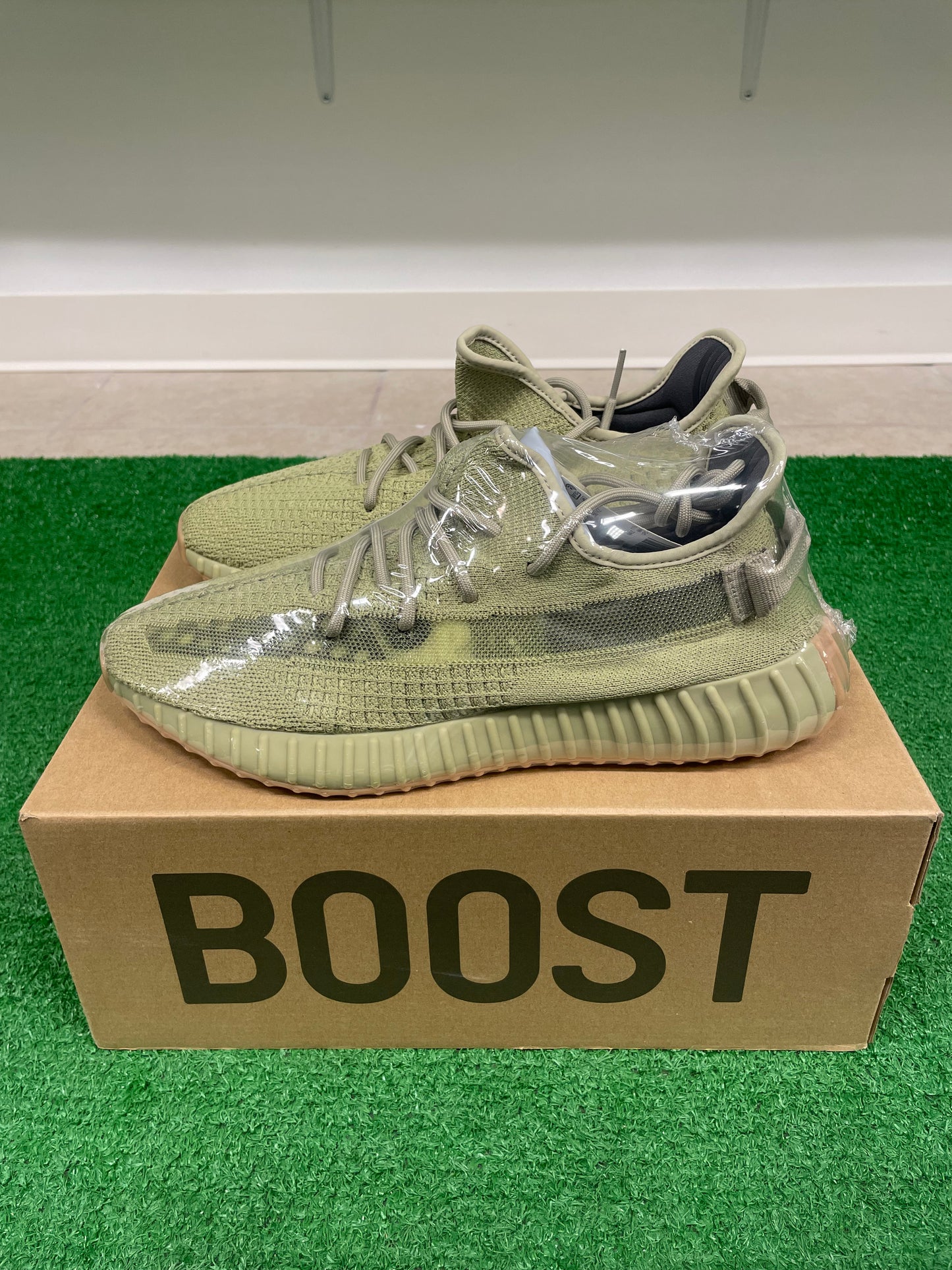 Men’s Adidas Yeezy Boost 350 Sulfur size 12 new with box