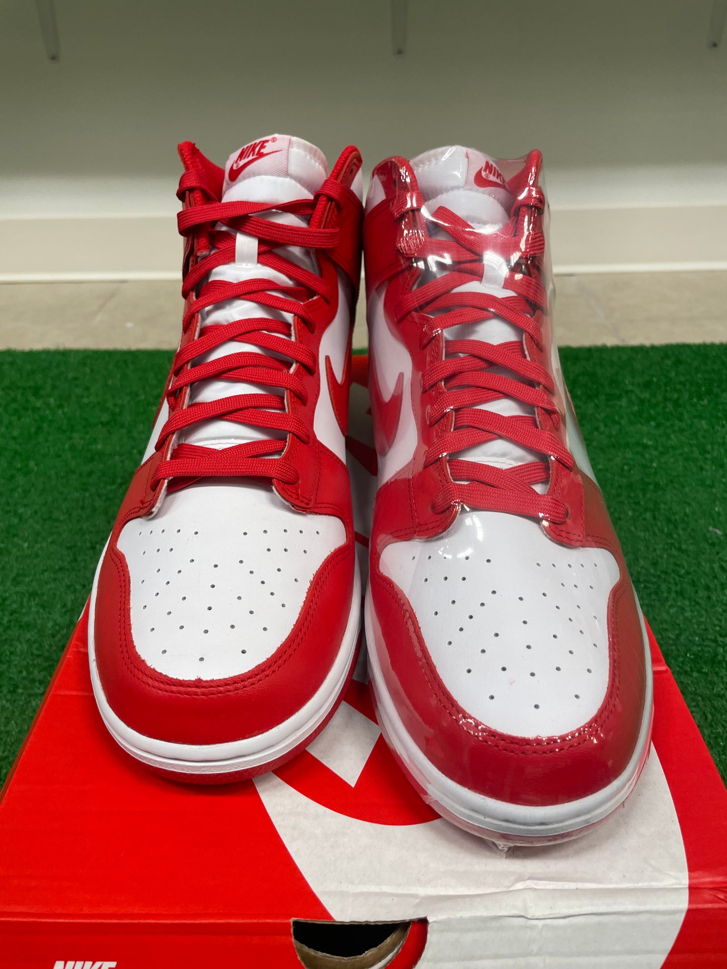 Mens Nike dunk high championship red shoe new with box